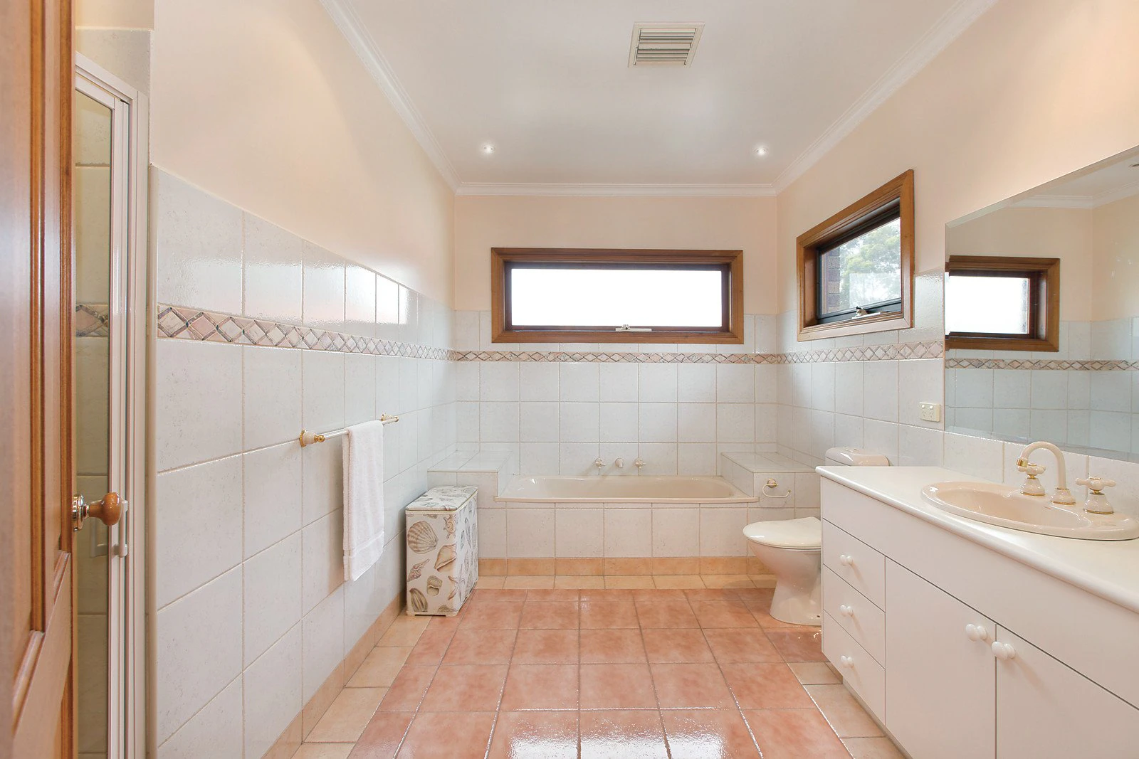 60 Belford Road, Kew East, VIC
