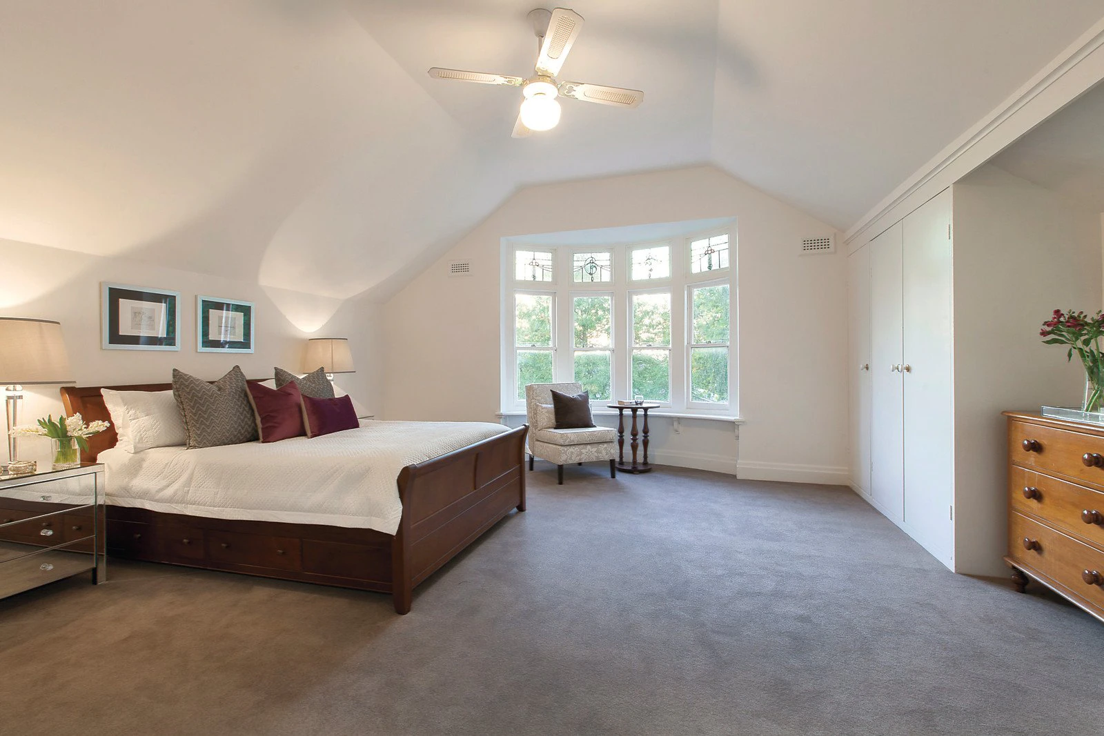 26 Mangarra Road, Canterbury, VIC