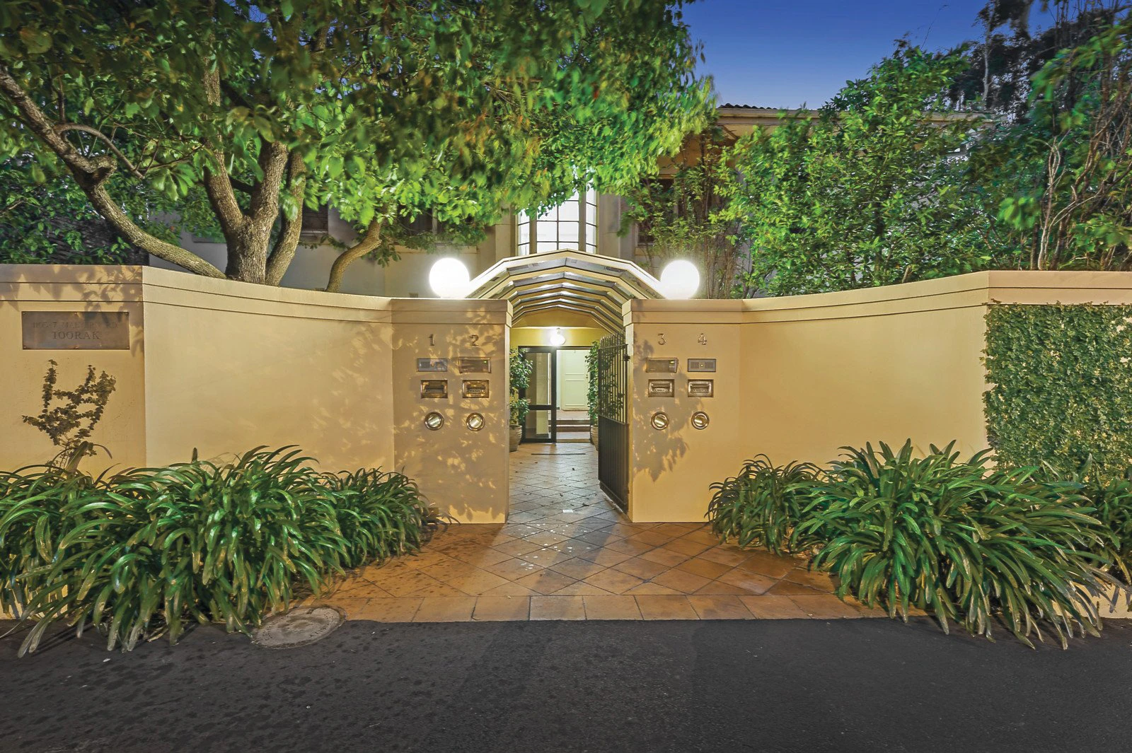 2/1105 Malvern Road, Toorak, VIC