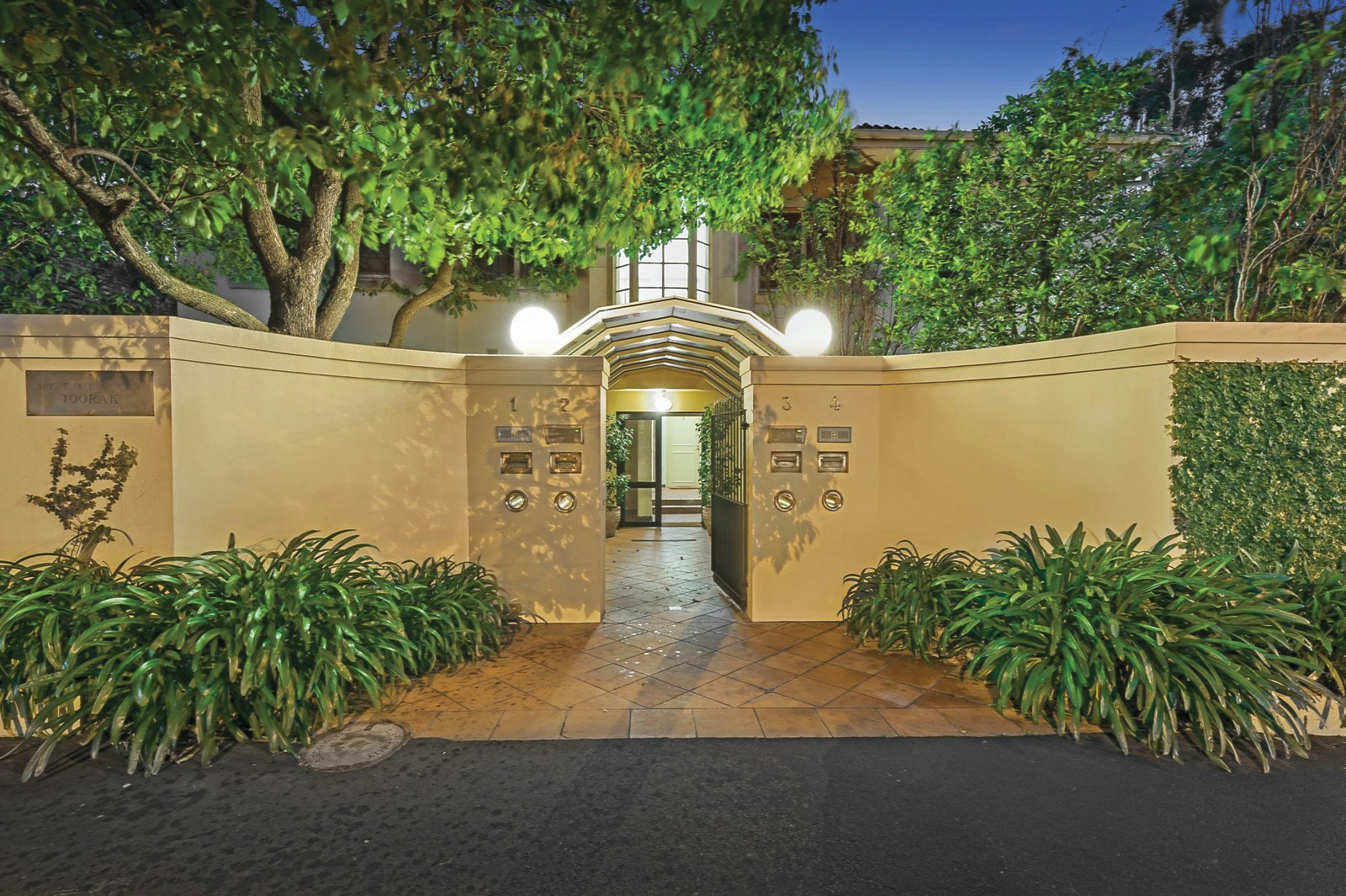 2/1105 Malvern Road, Toorak, VIC