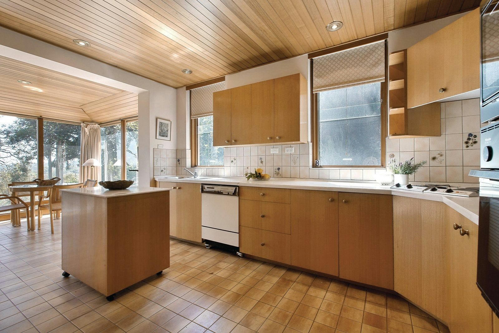 8 Milfay Avenue, Kew, VIC