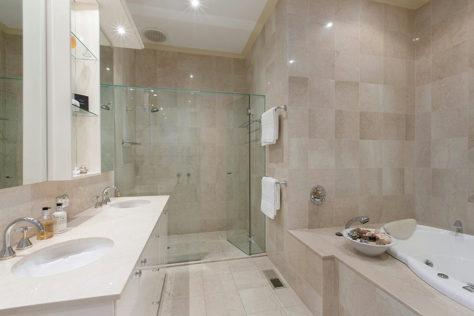 9 Gwenda Avenue, Canterbury, VIC