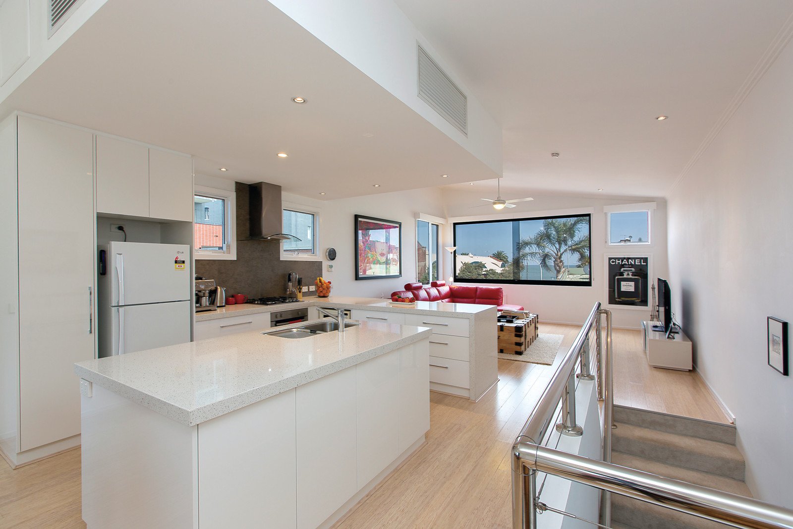60/15 Beach Street, Port Melbourne - Thumbnail 2