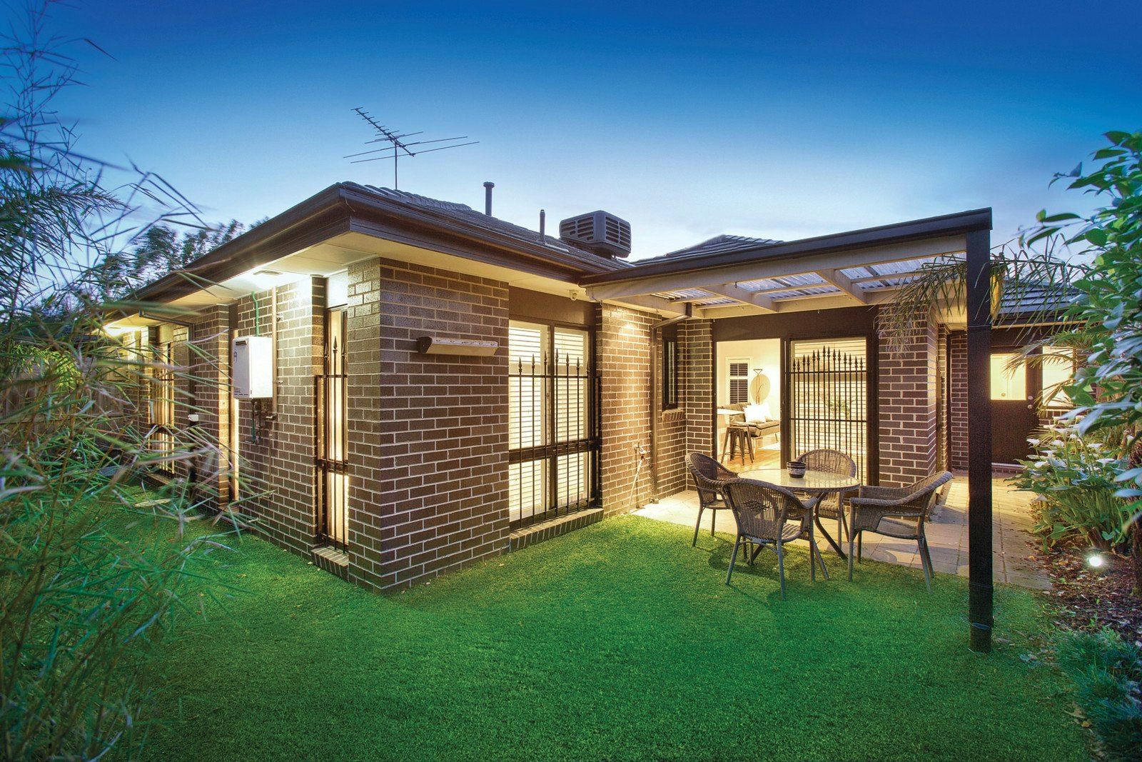 2/4 Howard Avenue, Mount Waverley, VIC