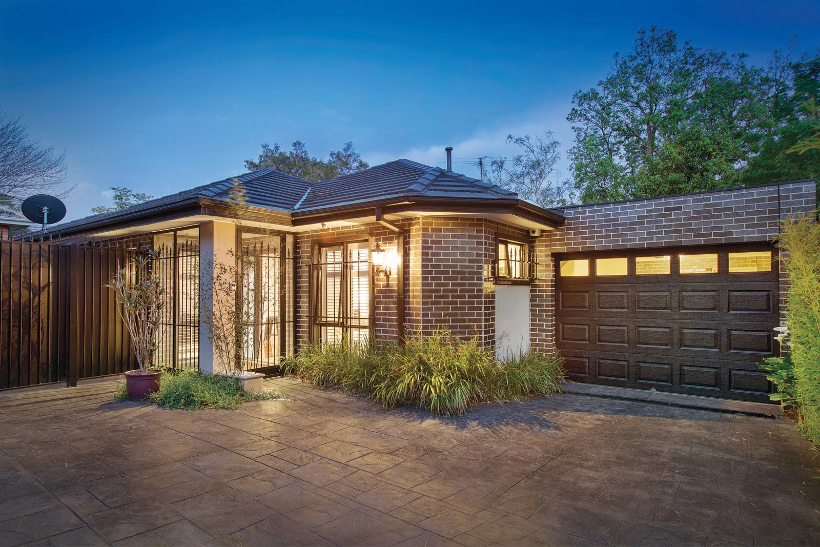 2/4 Howard Avenue, Mount Waverley, VIC
