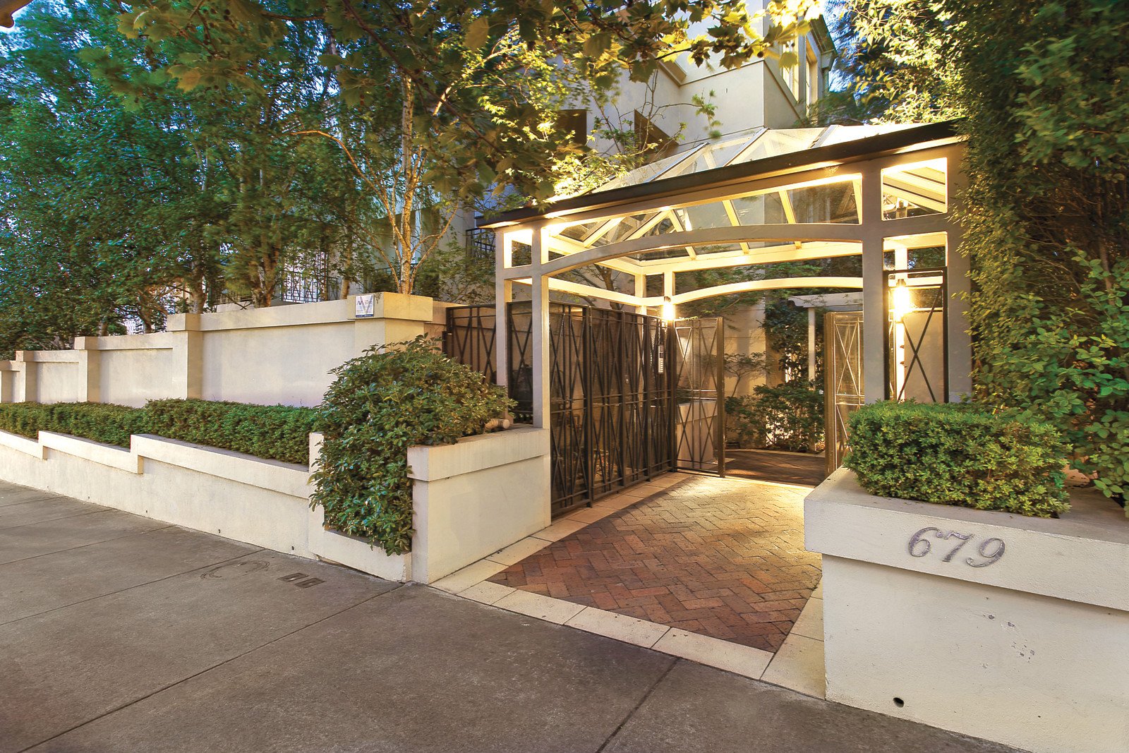2/679 Toorak Road, Toorak - Thumbnail 2