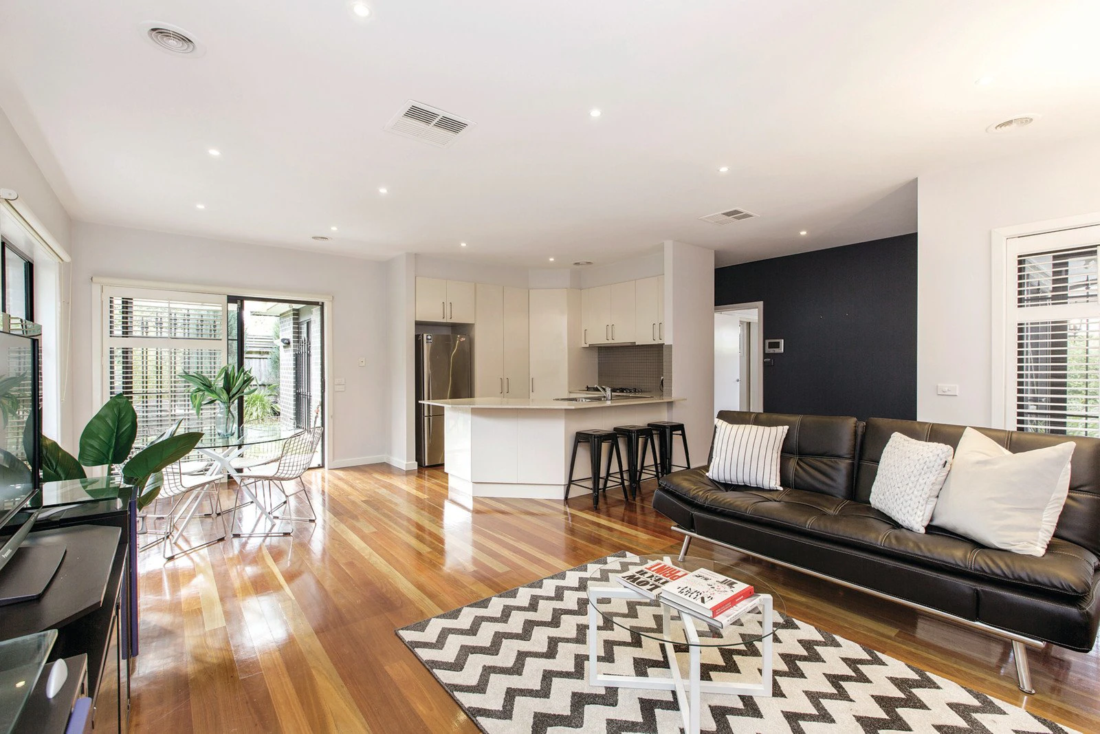 2/4 Howard Avenue, Mount Waverley, VIC