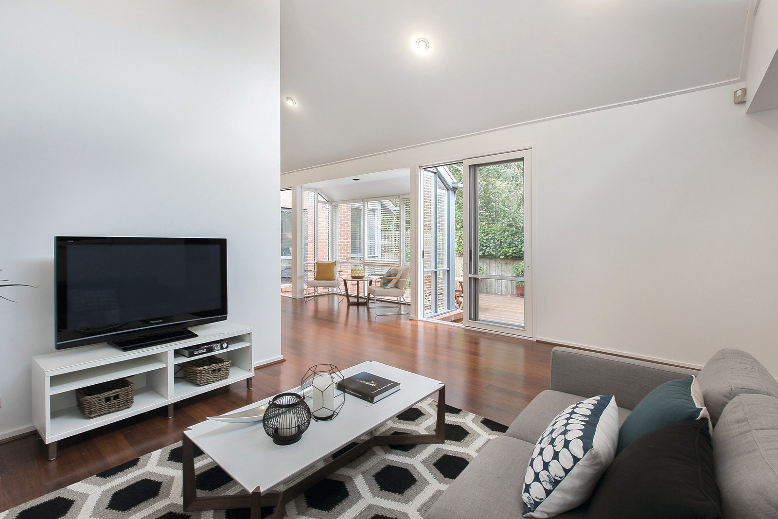 2/7 Henry Street, Balwyn - Thumbnail 4