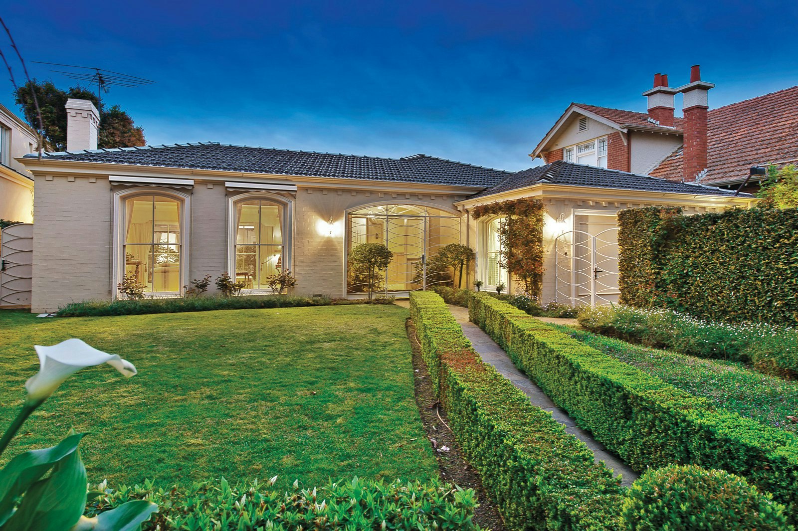 28 Mangarra Road, Canterbury, VIC