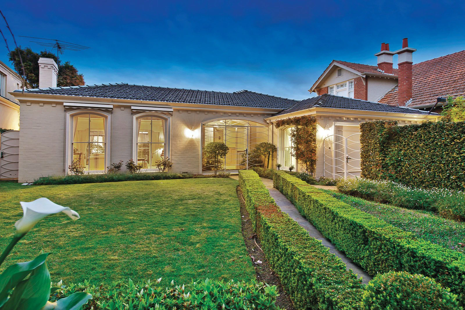 28 Mangarra Road, Canterbury, VIC