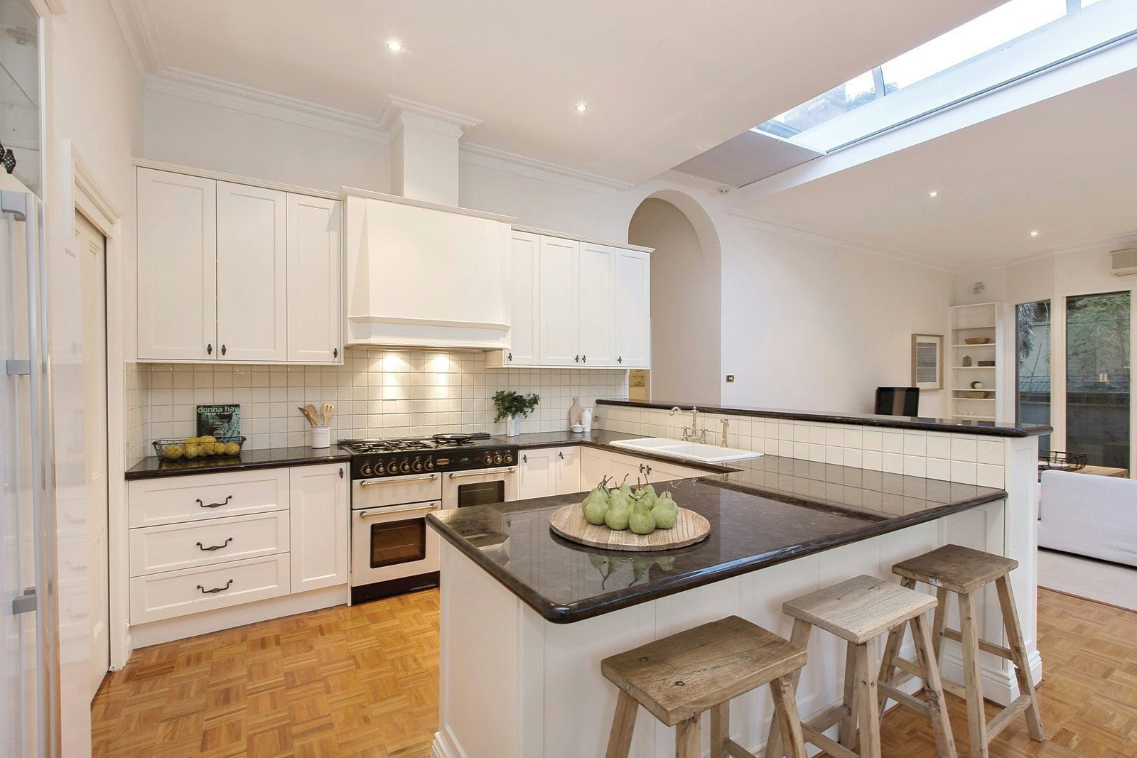 8 Canterbury Road, Toorak, VIC