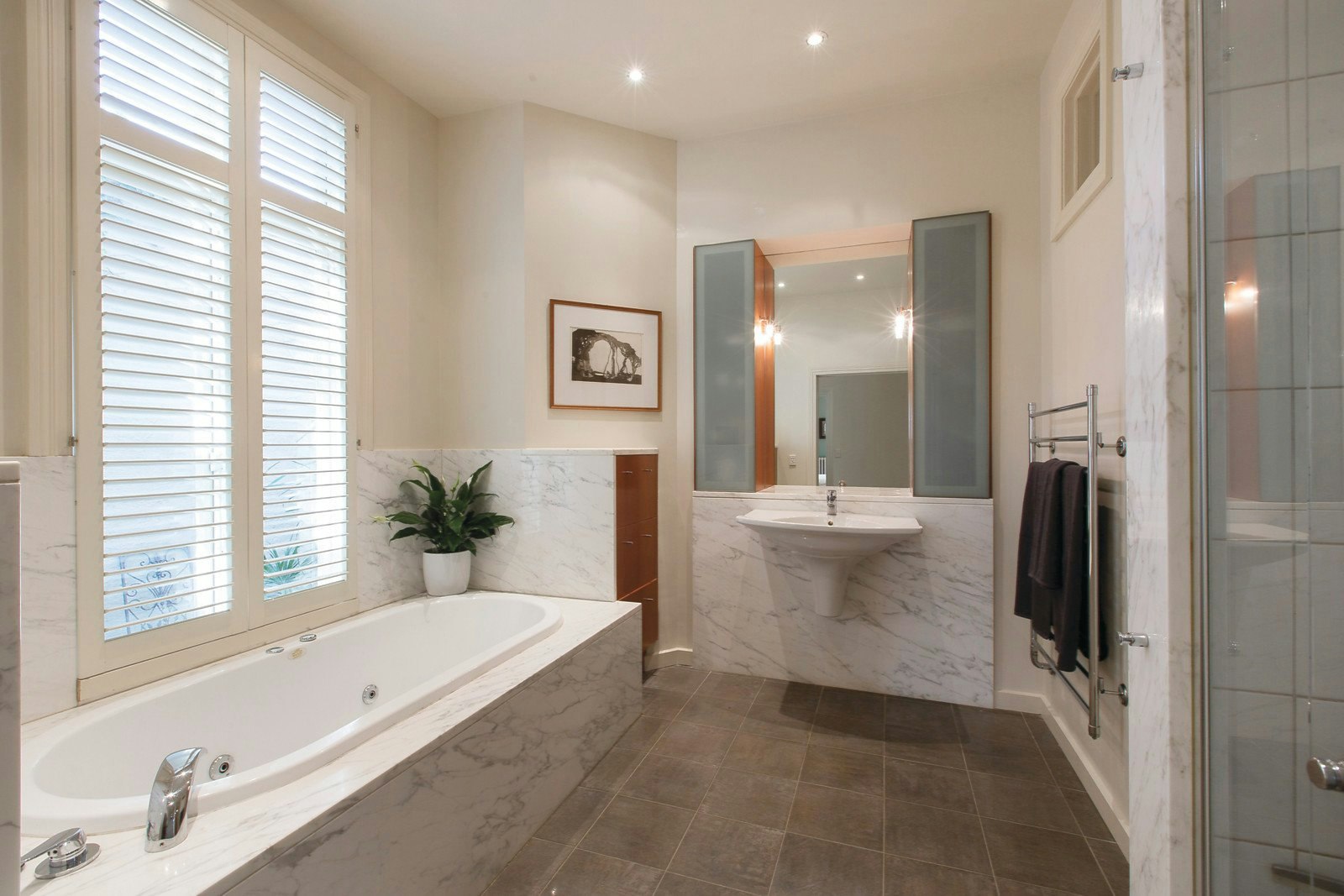 2-4 Mangarra Road, Canterbury, VIC