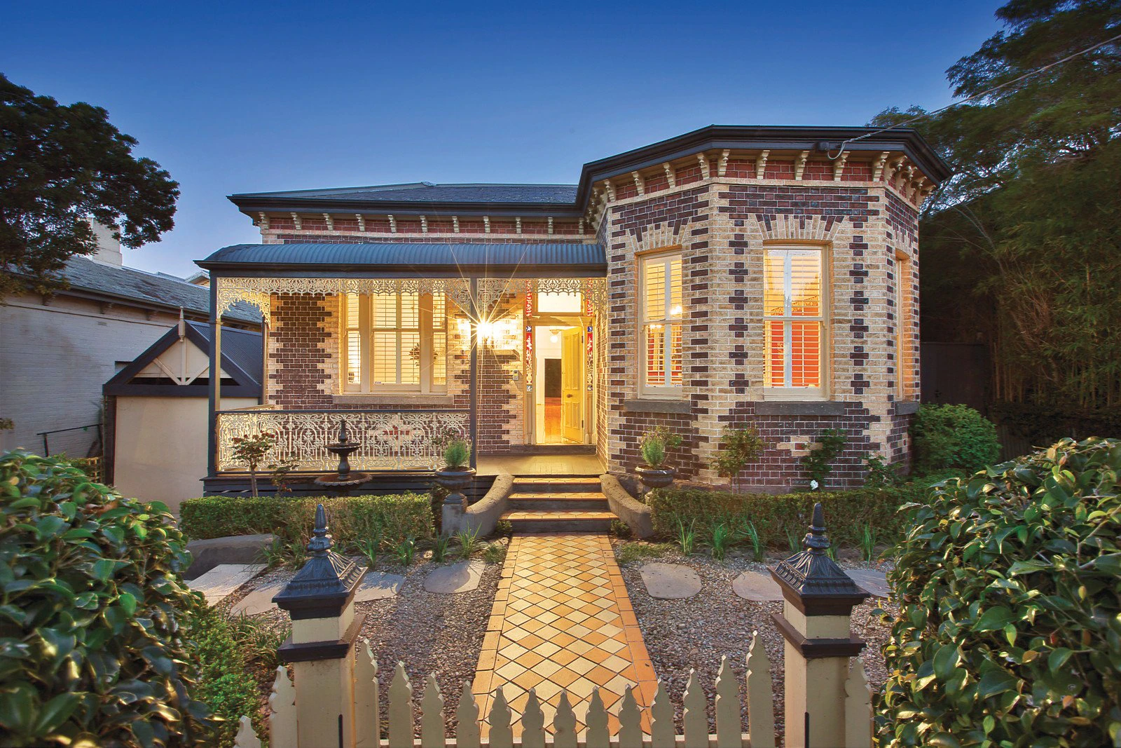 8 Canterbury Road, Toorak, VIC