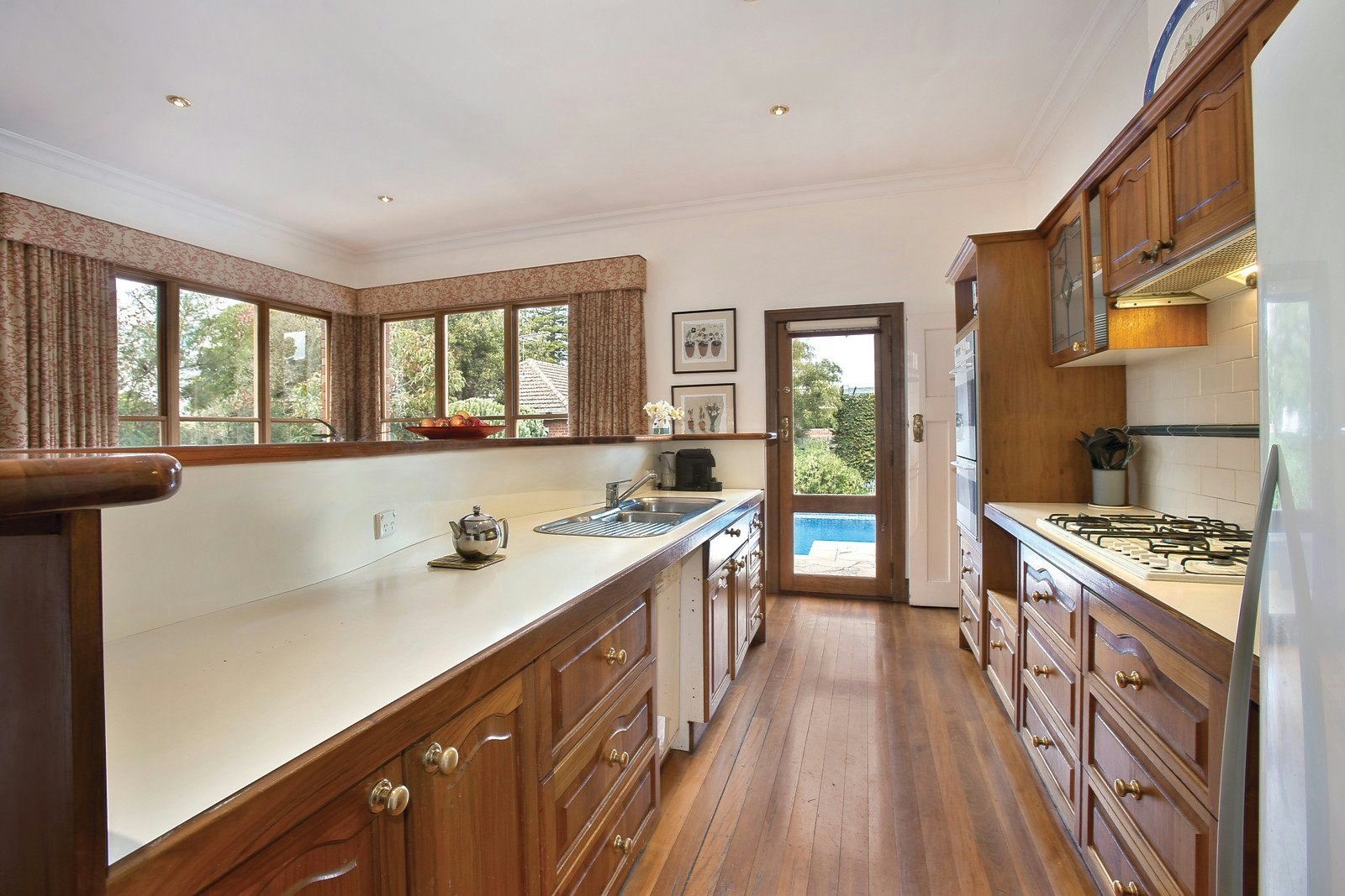 32 Hillcrest Avenue, Kew, VIC