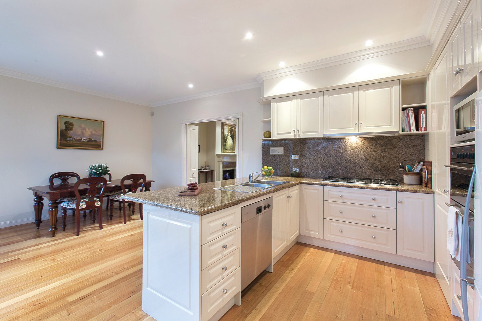 2/21 Weir Street, Balwyn - Thumbnail 6
