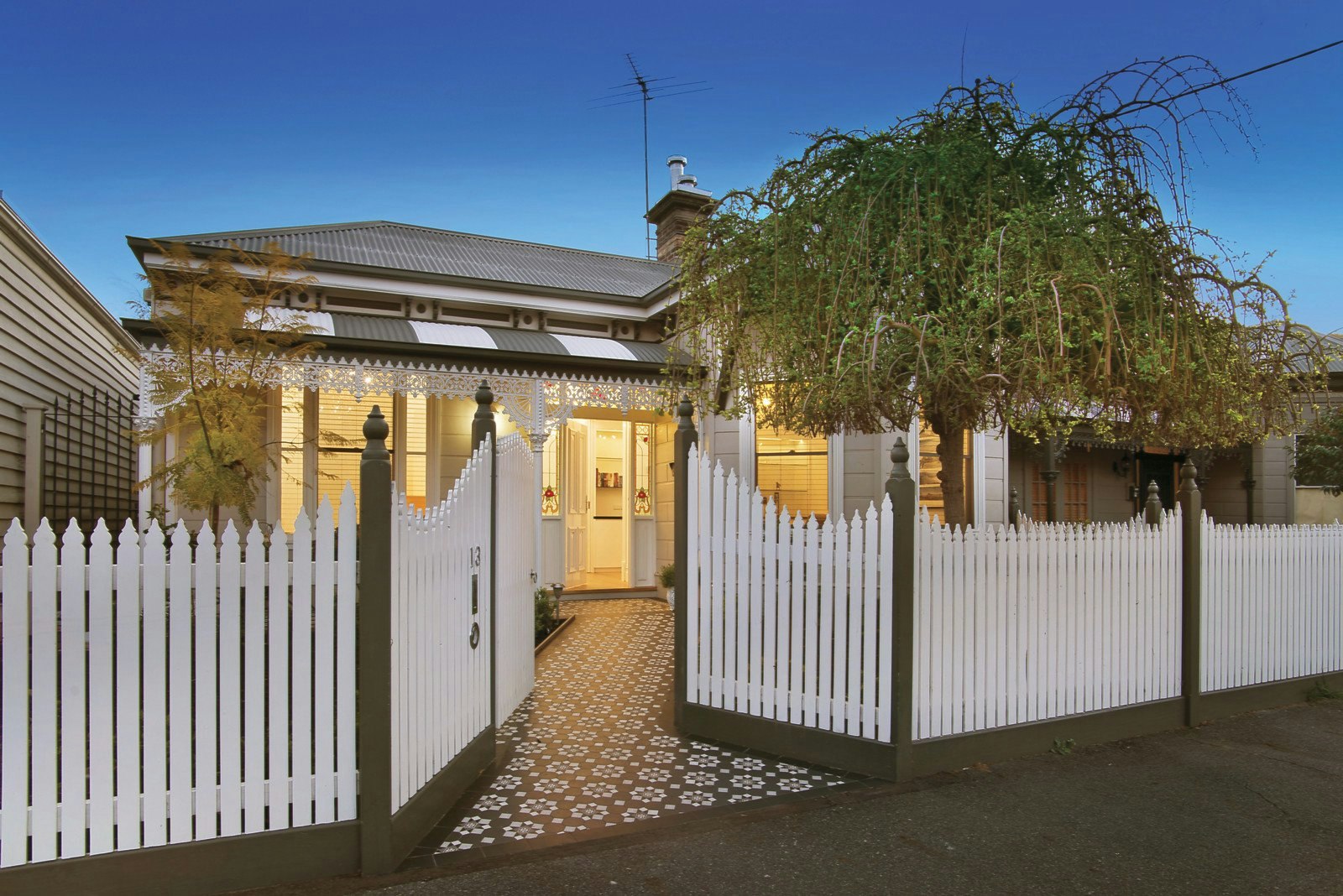 13 Longmore Street, St Kilda West, VIC