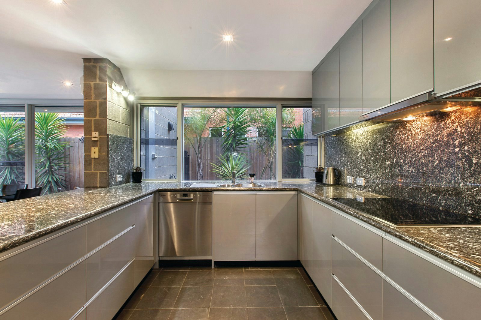 3 Roslyn Street, Brighton, VIC