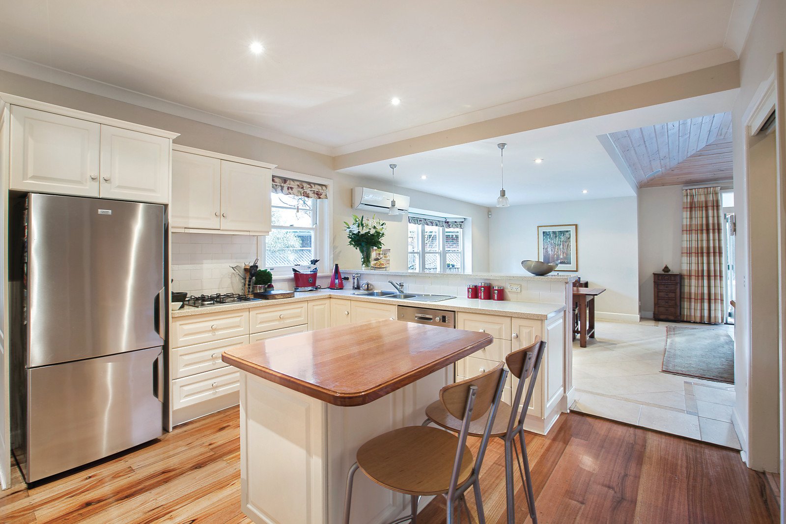 102 Ashburn Grove, Ashburton - Thumbnail 3