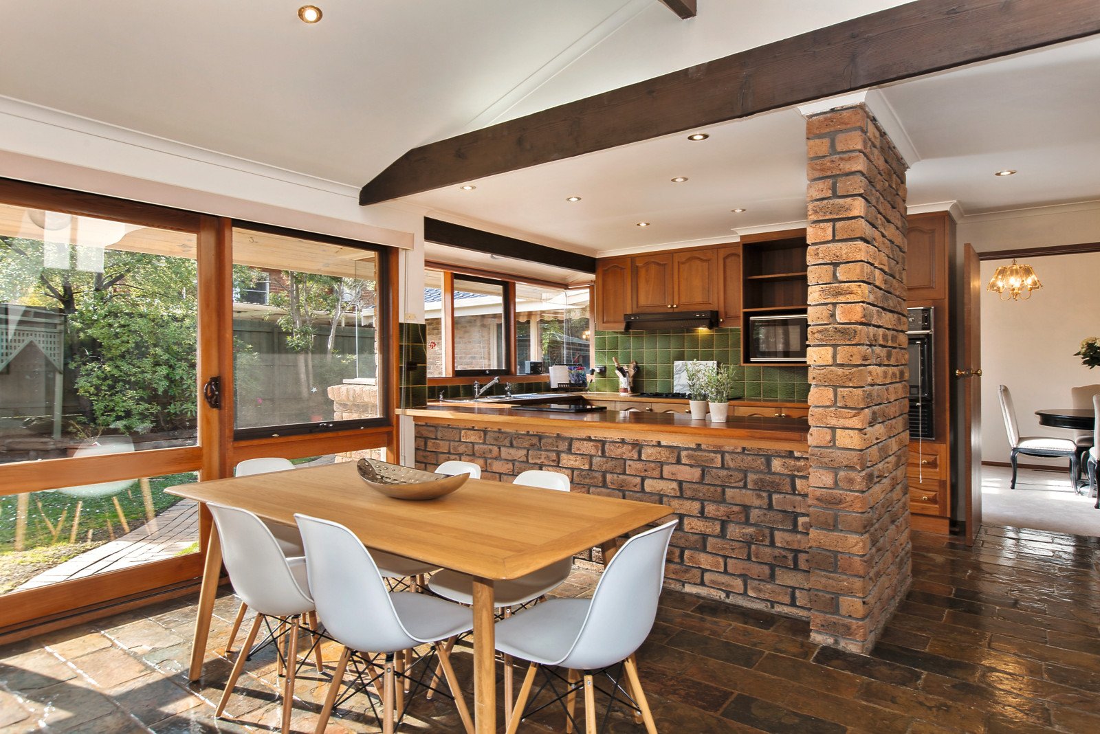 35 Pine Street, Surrey Hills - Thumbnail 2