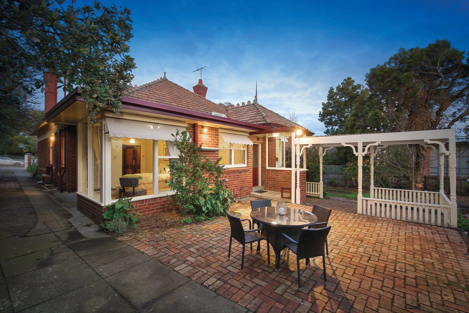 1 Balwyn Road, Canterbury, VIC