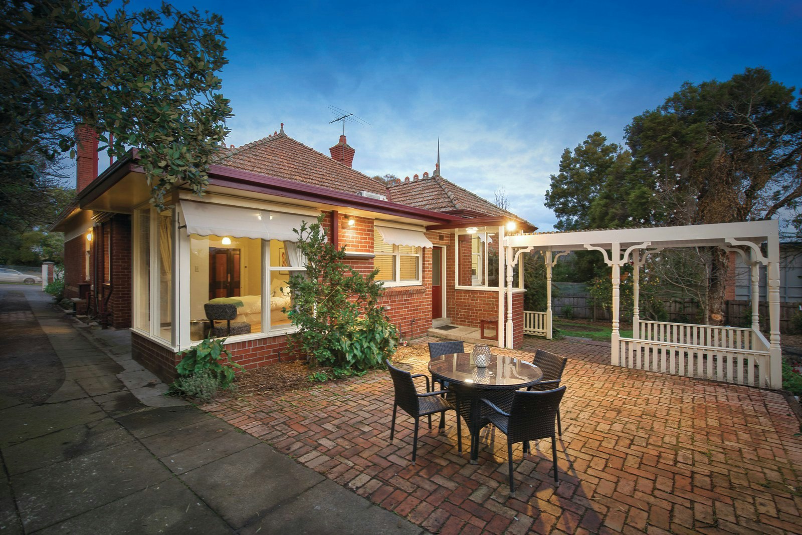 1 Balwyn Road, Canterbury, VIC