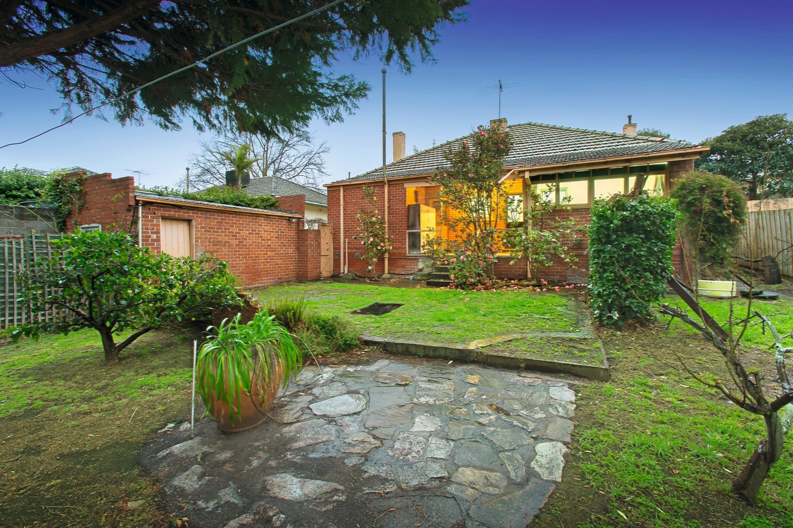 31 Orrong Crescent, Camberwell - Thumbnail 2