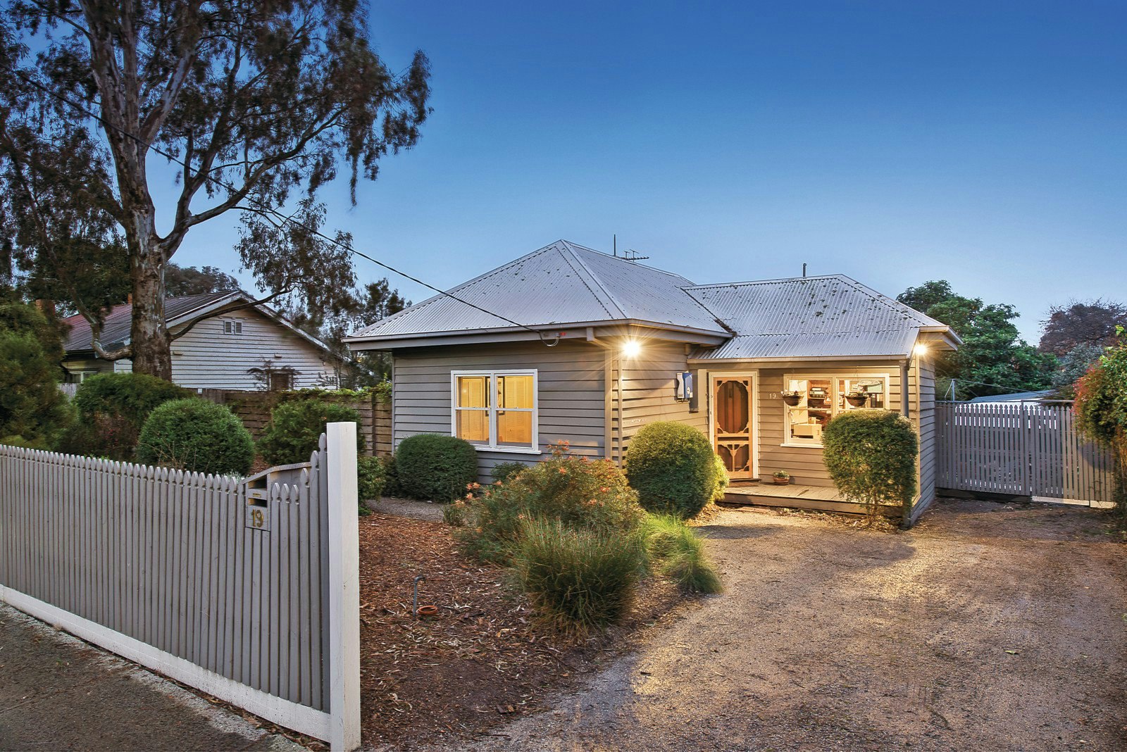 19 Charles Street, Surrey Hills, VIC