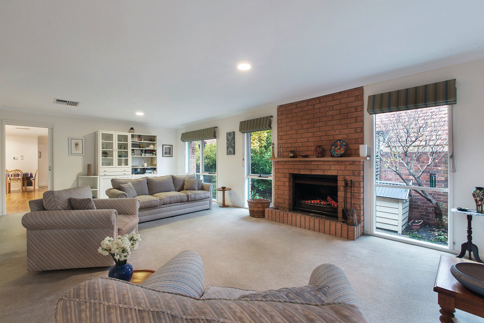 18 Myrtle Road, Hampton - Thumbnail 2