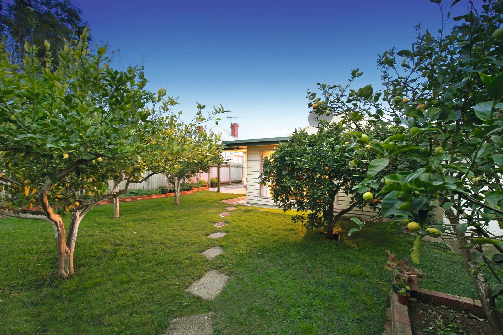 23 Holywood Grove, Carnegie, VIC