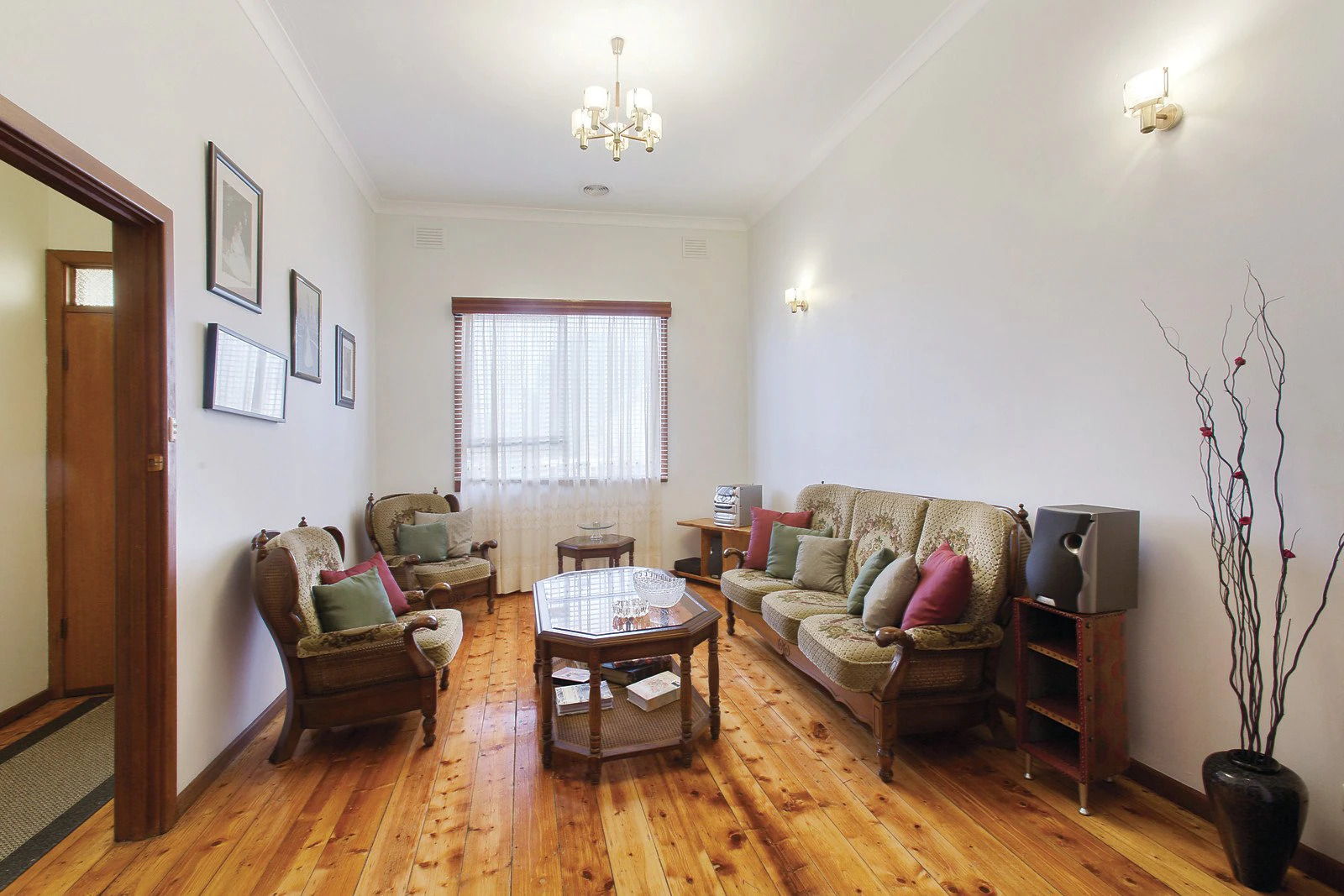 23 Holywood Grove, Carnegie, VIC