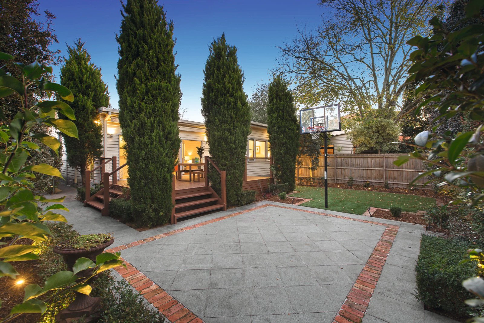 27 Berrima Avenue, Malvern East, VIC