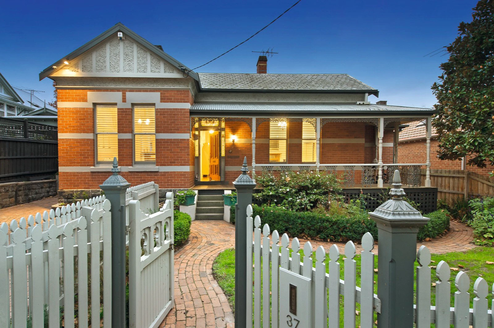37 Chaucer Crescent, Canterbury, VIC