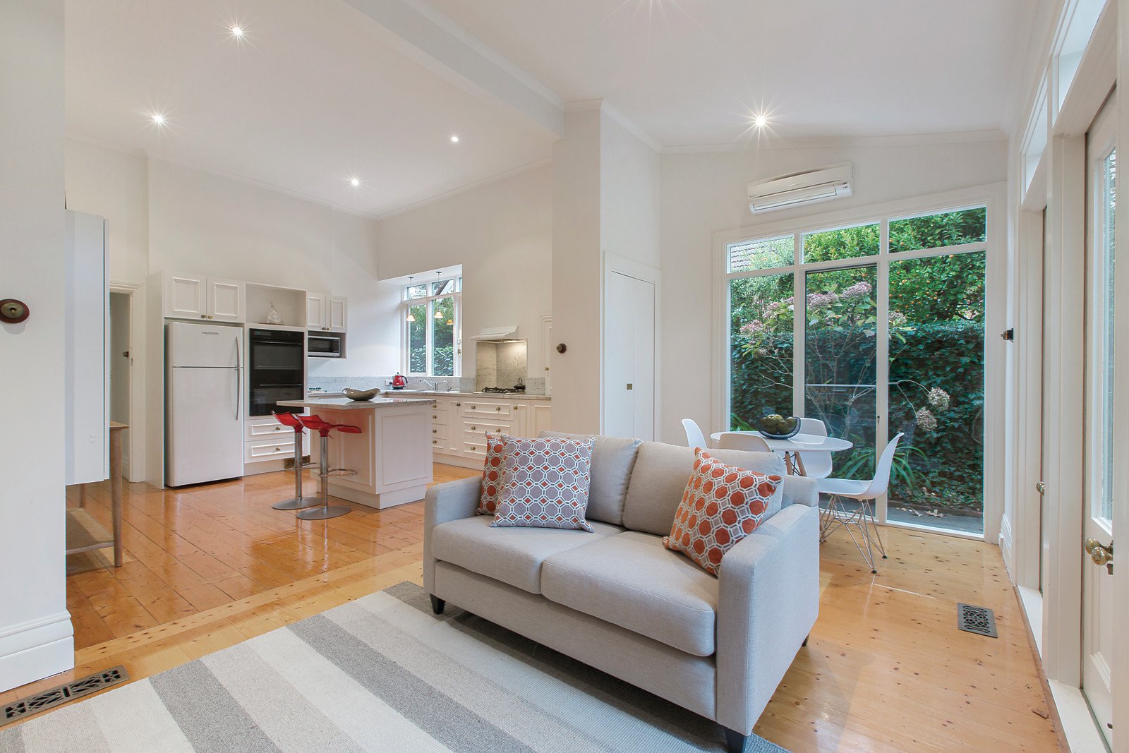 19 Loch Street, Camberwell - Thumbnail 4