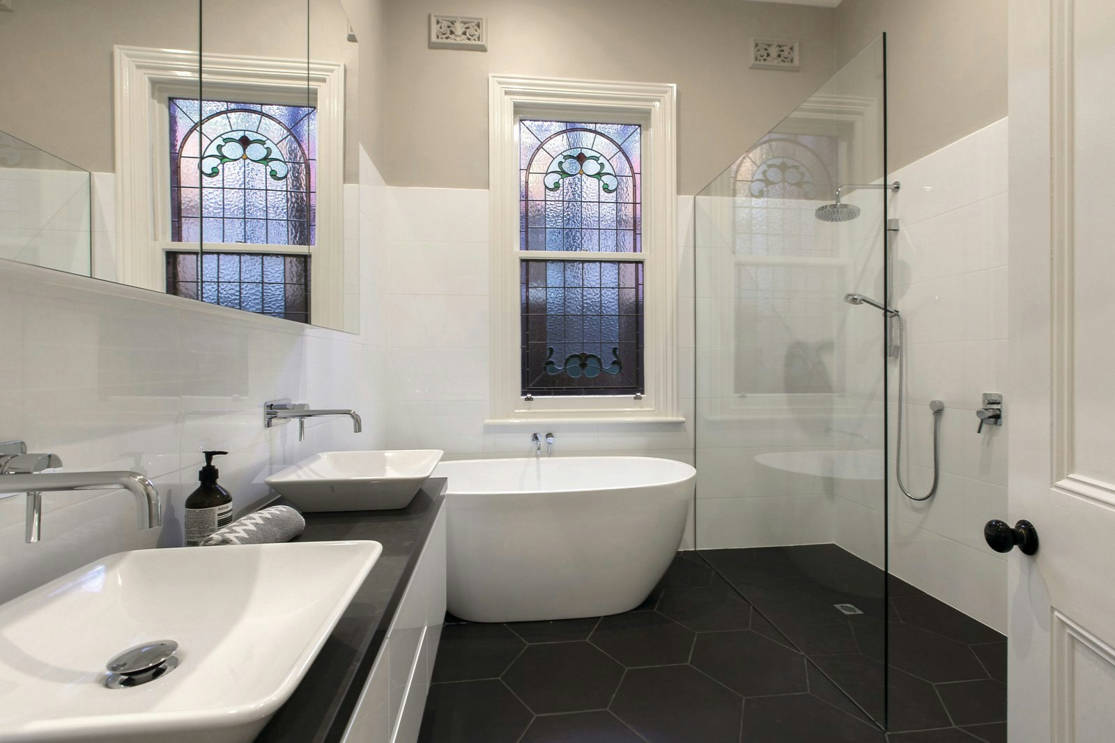 23 Fairbairn Road, Toorak, VIC