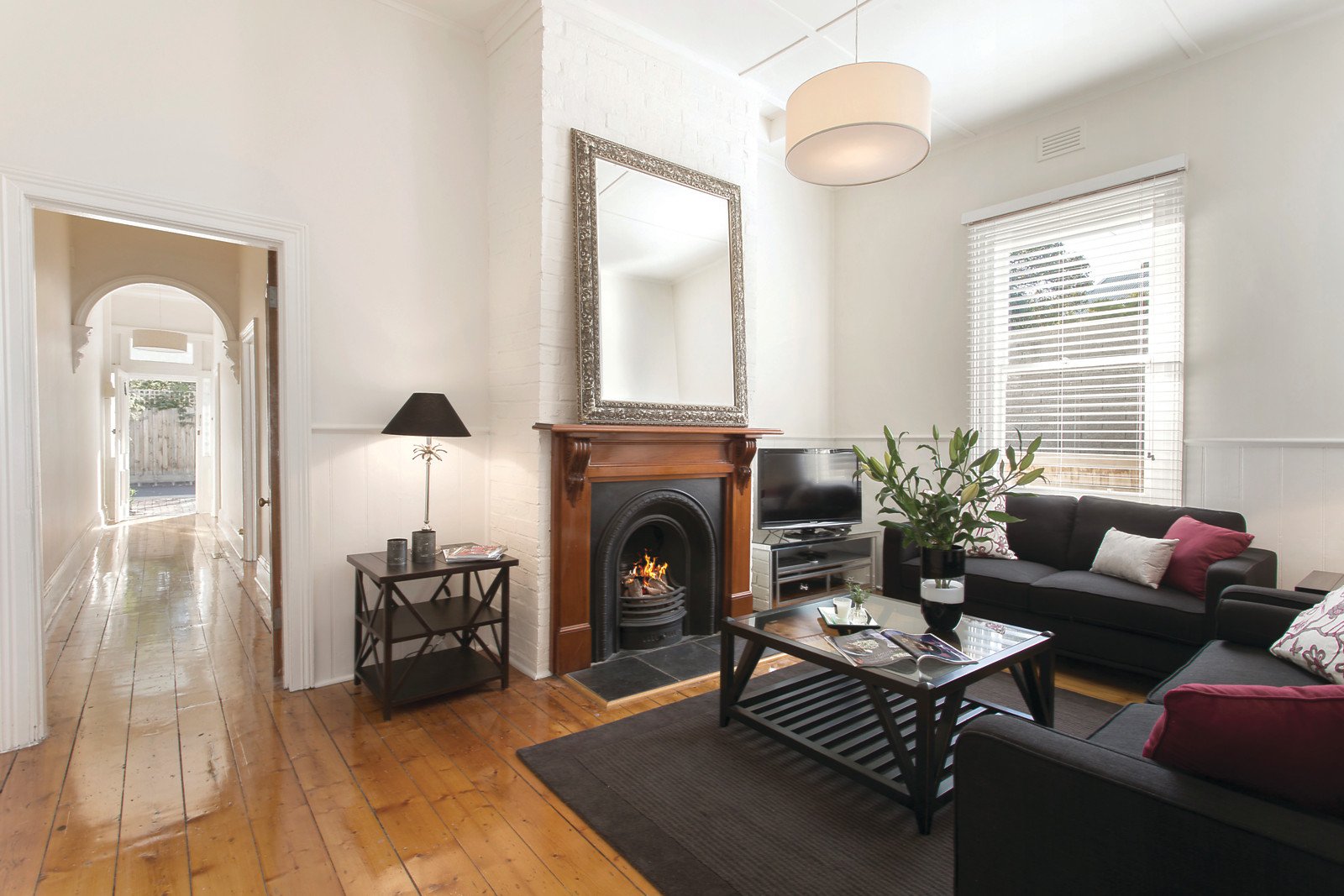 9 Ermington Place, Kew - Thumbnail 2