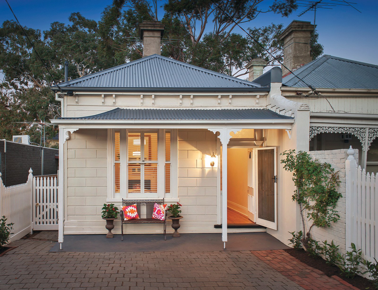 9 Ermington Place, Kew - Image 1