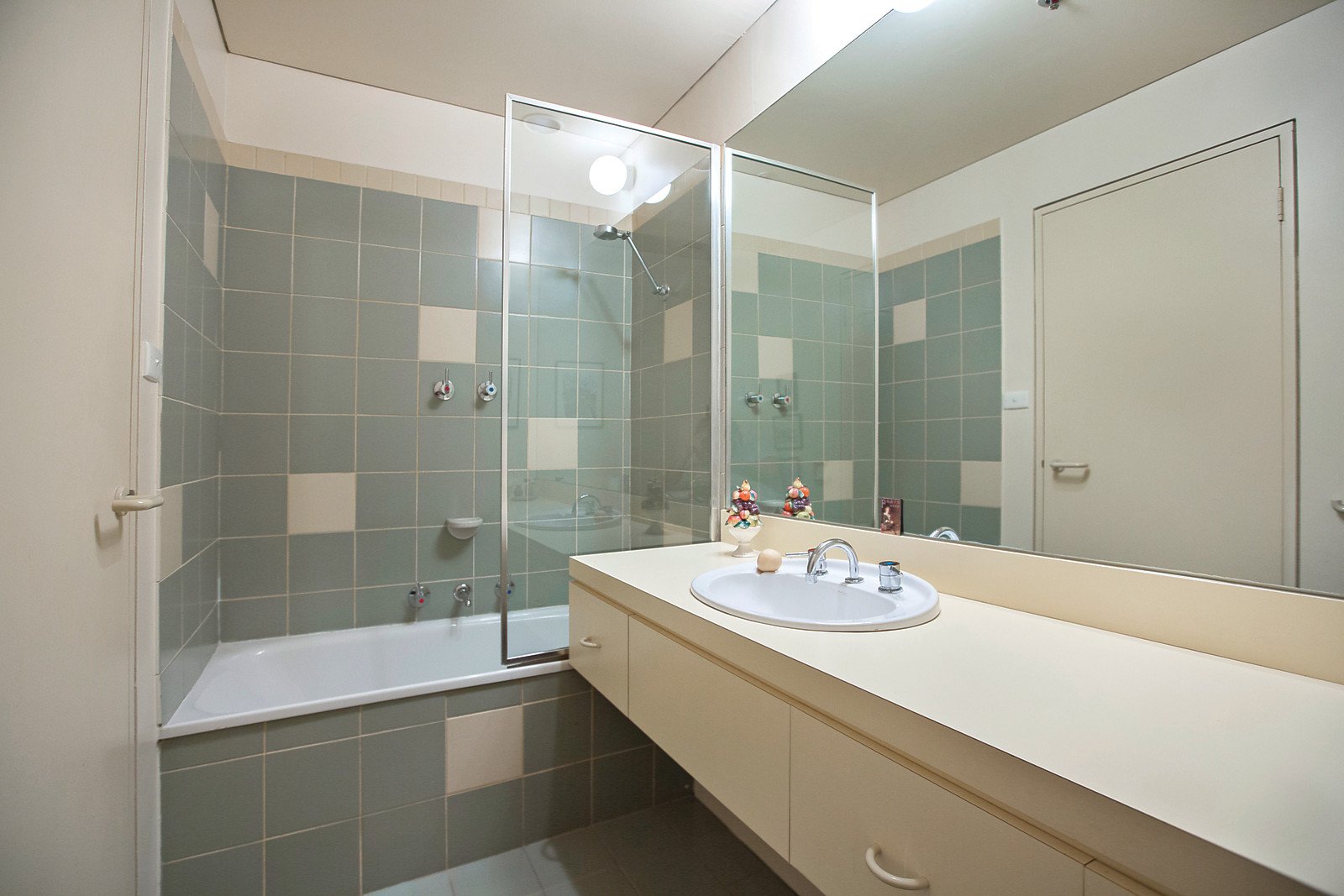 16/9 Beach Street, Port Melbourne - Thumbnail 6