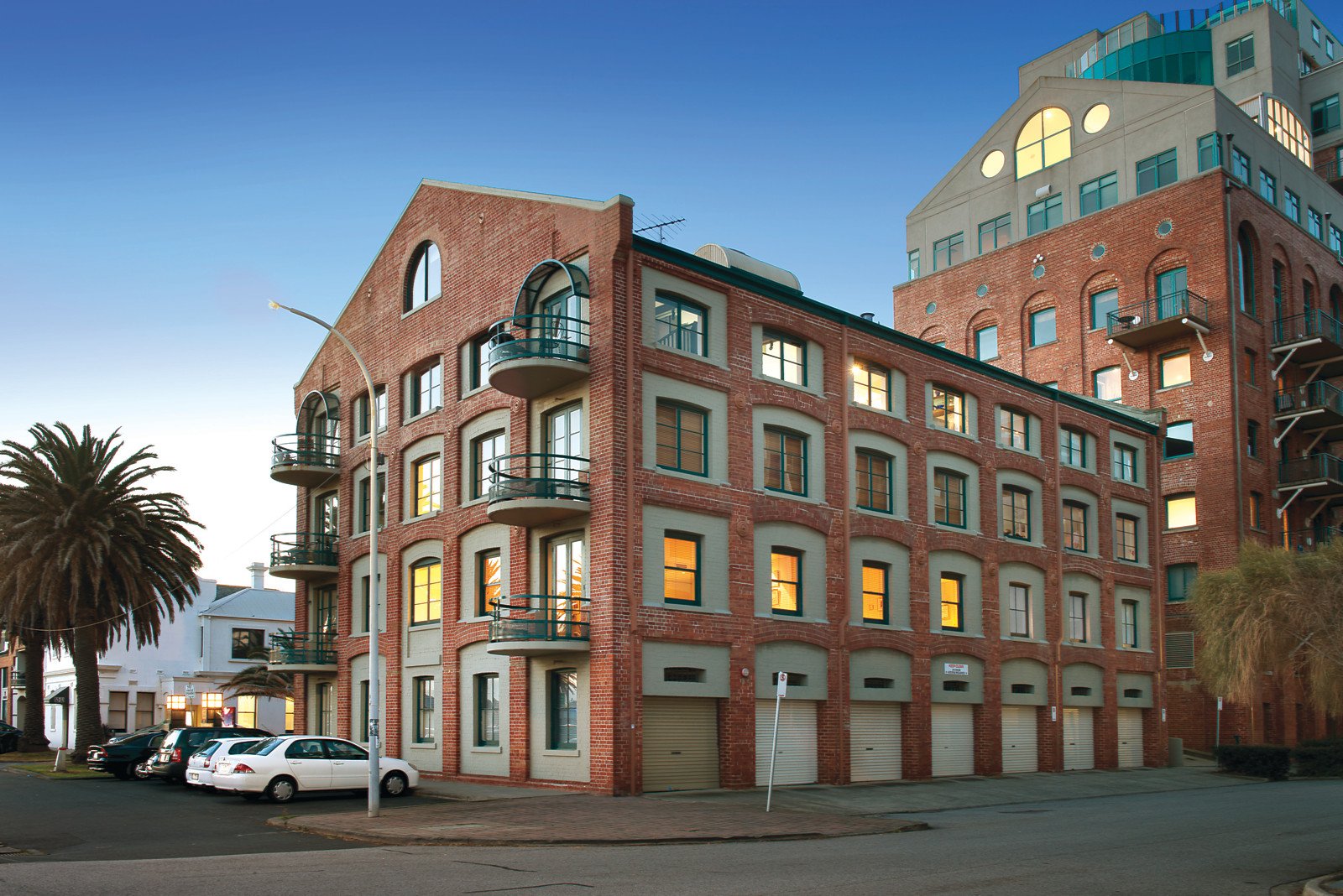 16/9 Beach Street, Port Melbourne - Image 1