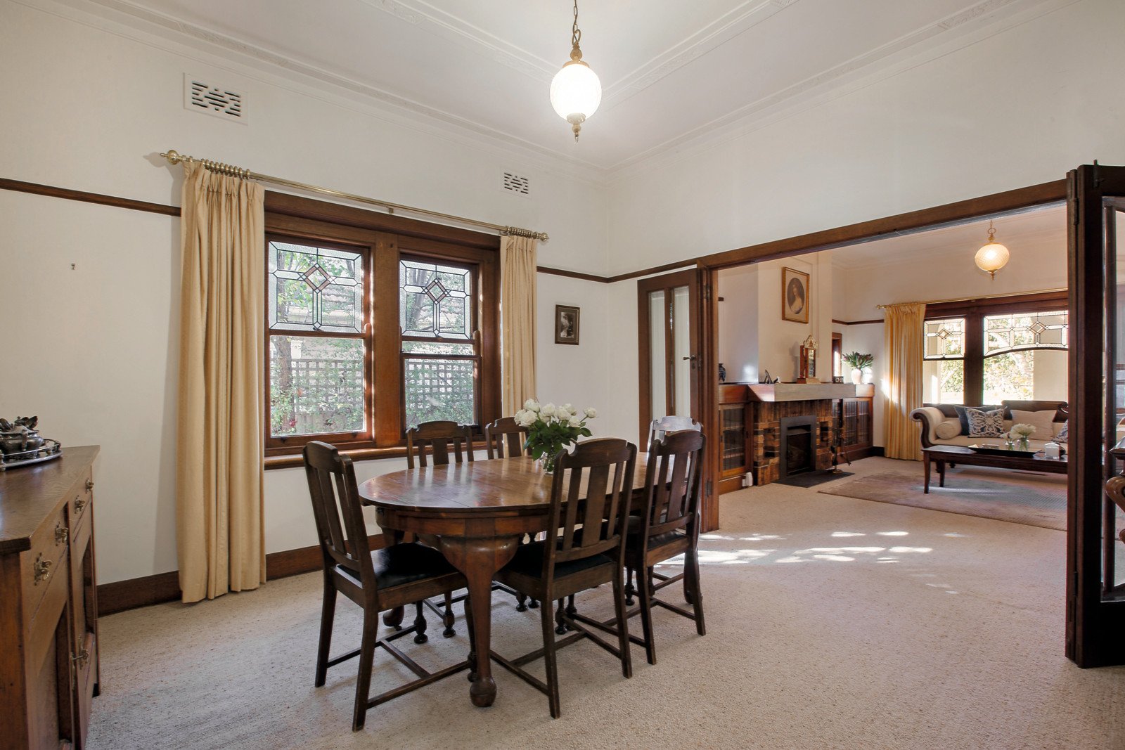 32 Grovedale Road, Surrey Hills - Thumbnail 2