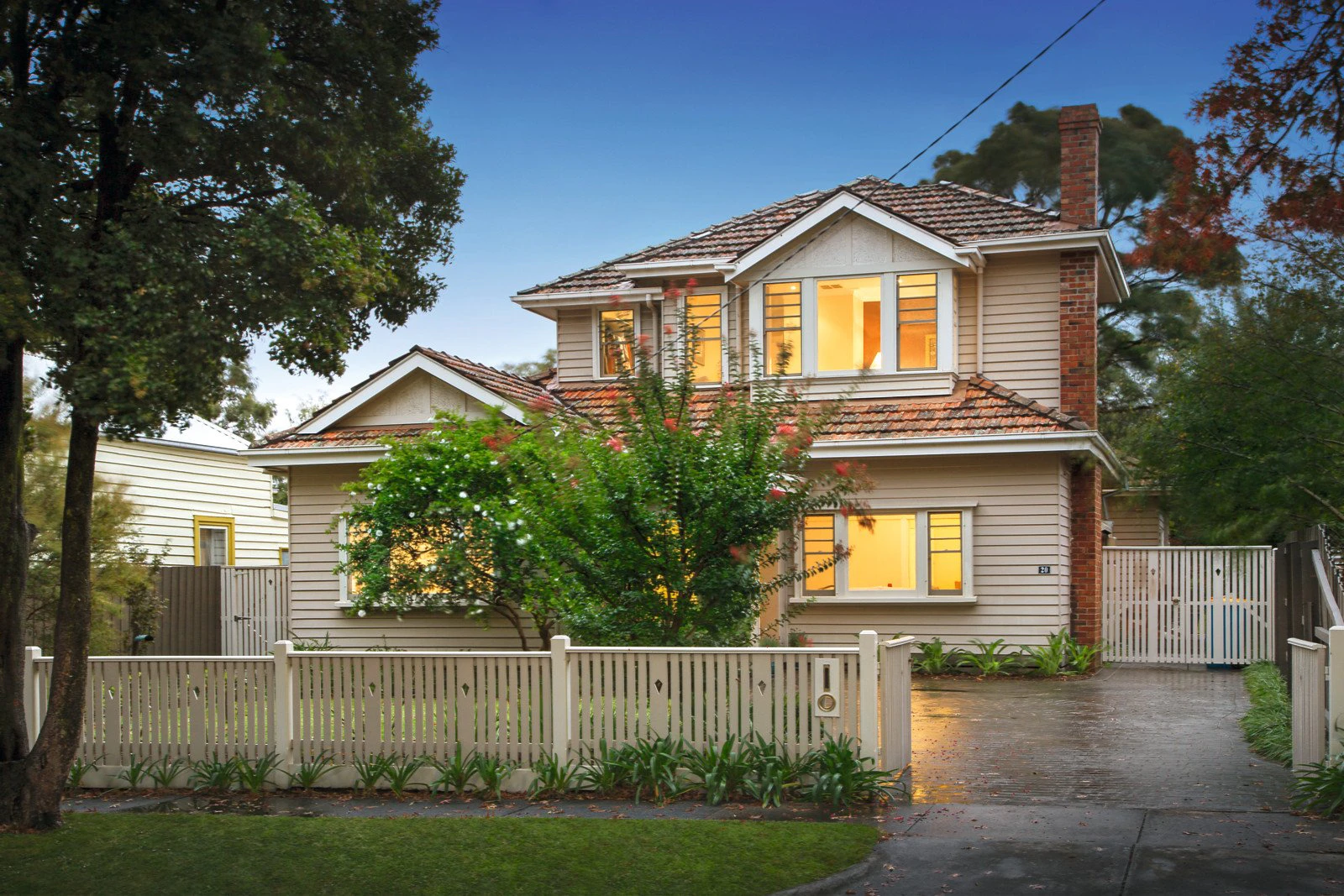 20 Queens Parade, Glen Iris, VIC
