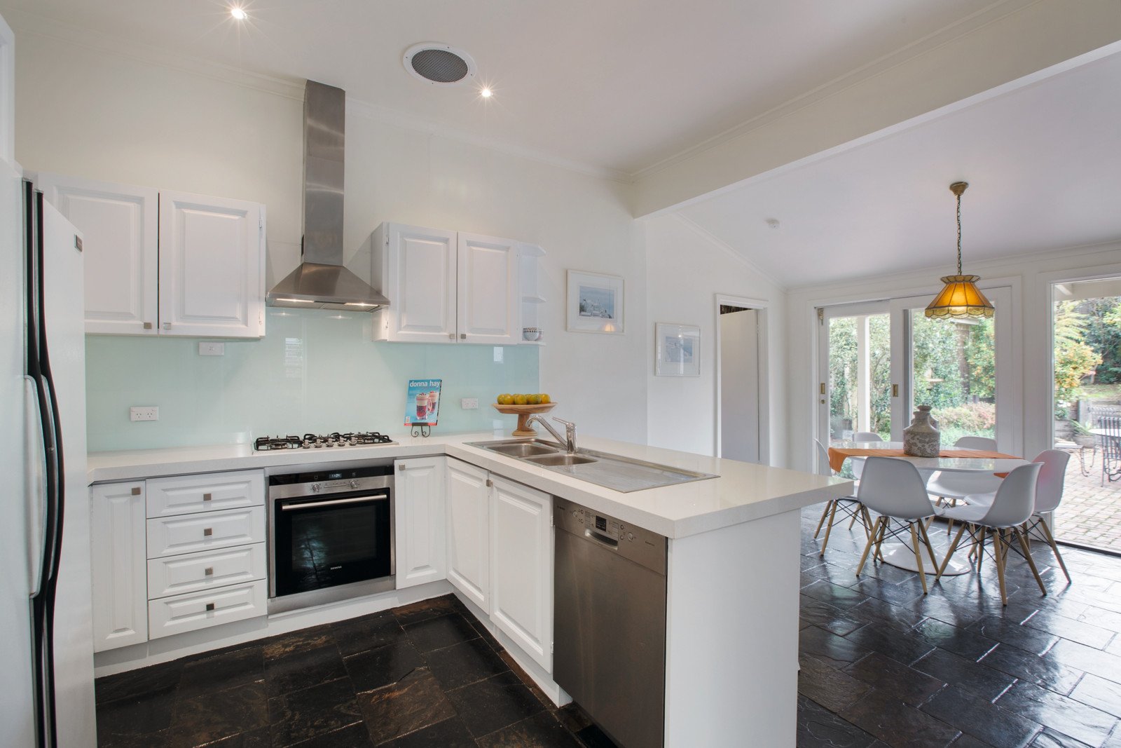 8 Saxby Road, Glen Iris - Thumbnail 4