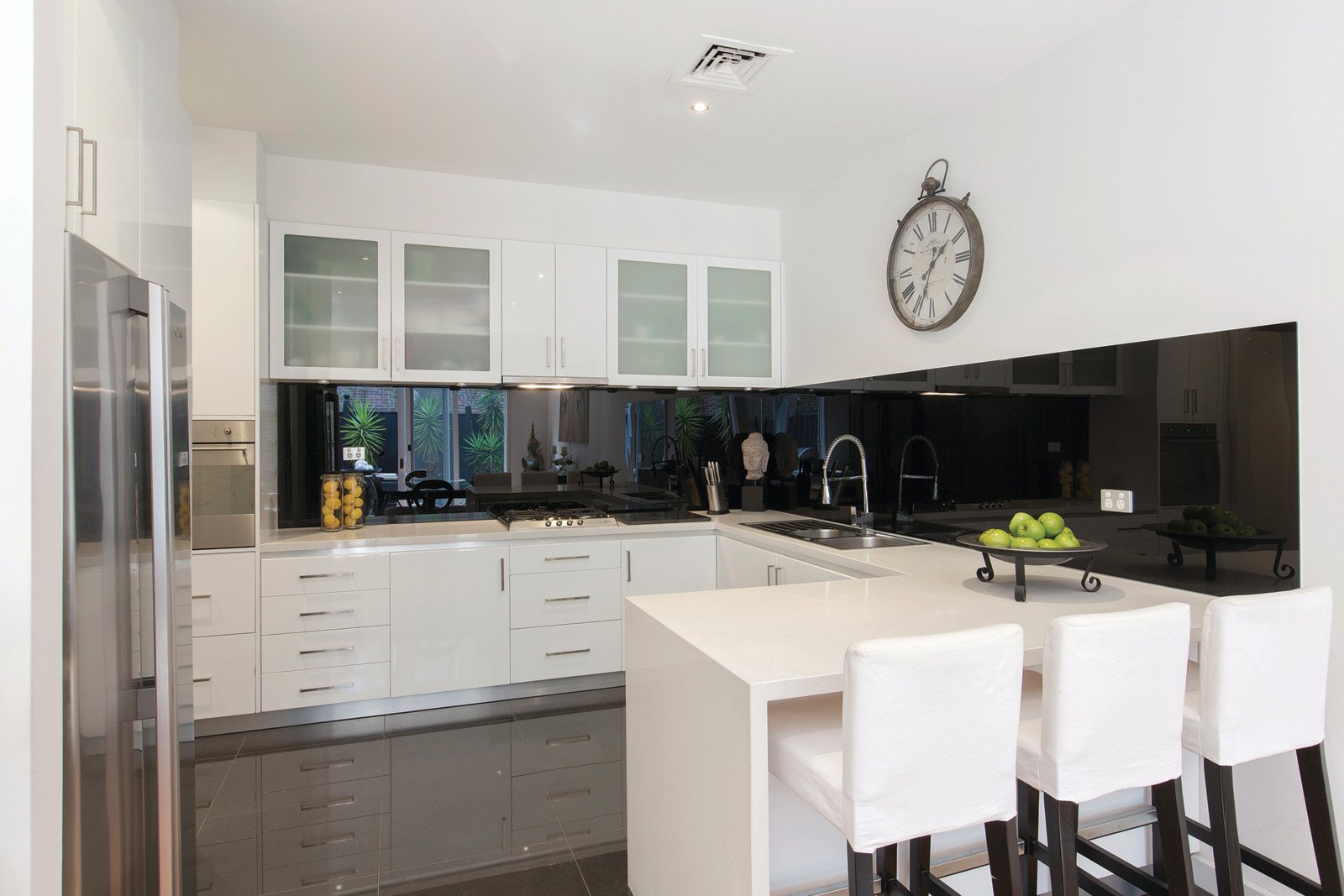 1/5 Woorigoleen Road, Toorak - Thumbnail 2