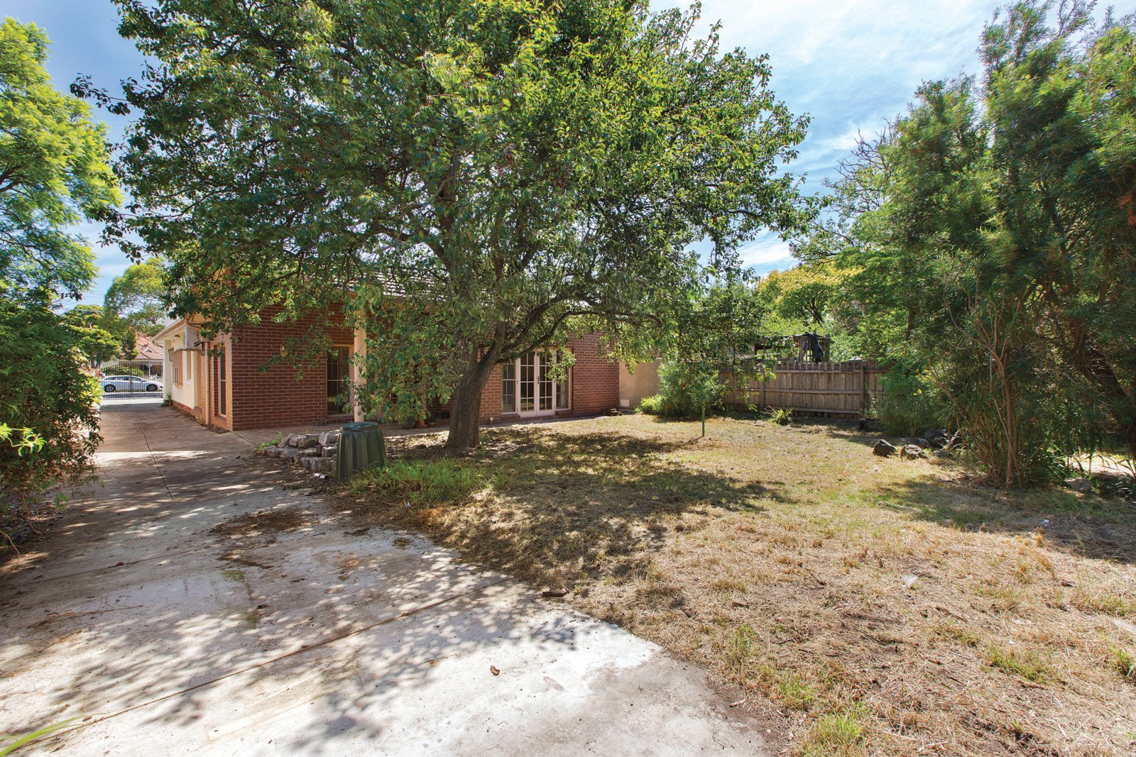 24 Brickwood Street, Brighton - Thumbnail 2
