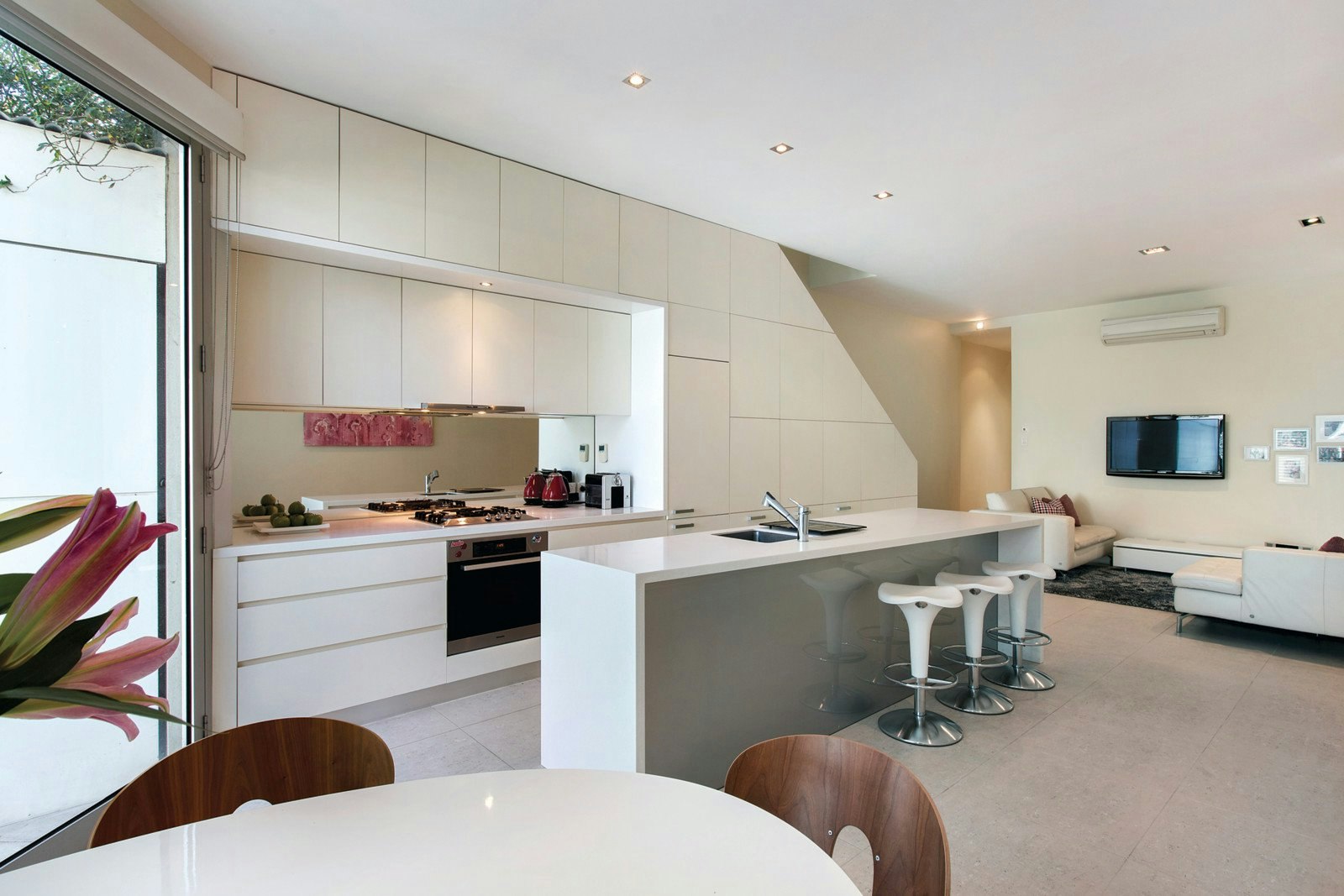 10 Danks Street, Albert Park, VIC