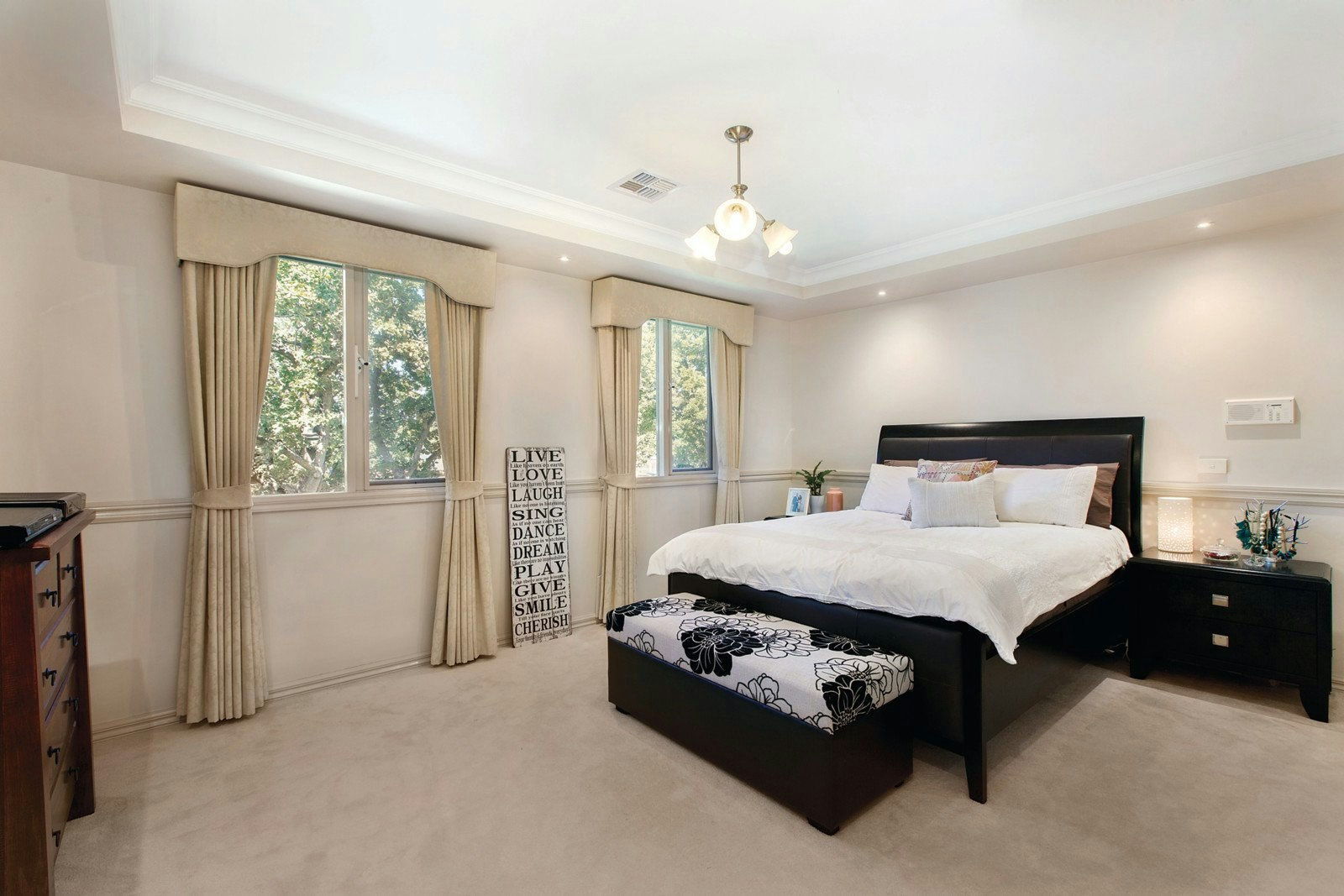 75 Victoria Crescent, Mont Albert, VIC