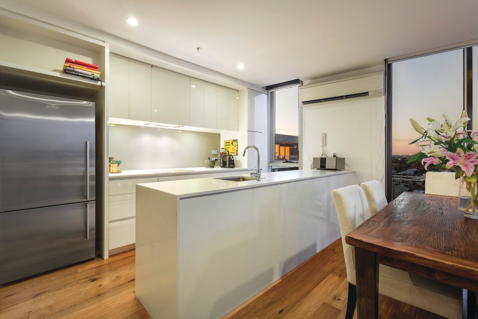 1006/101 Bay Street, Port Melbourne - Thumbnail 4