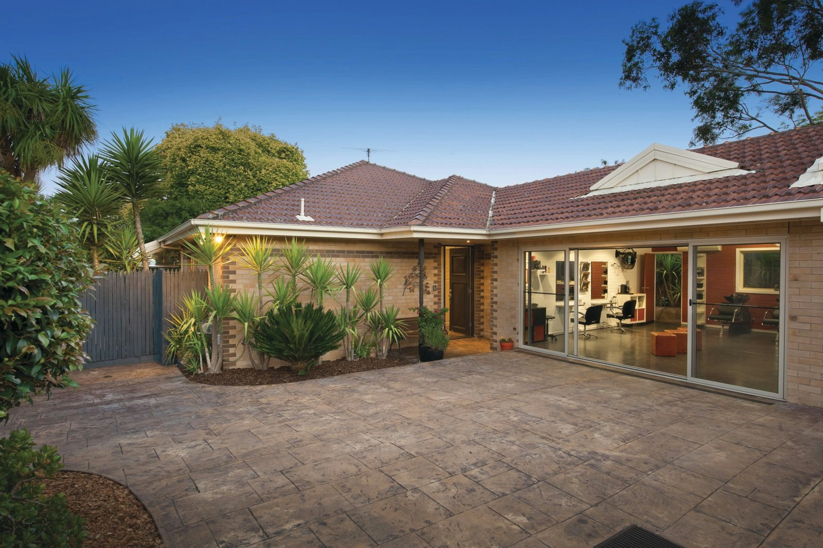 2/2 Oravel Avenue, Malvern East, VIC