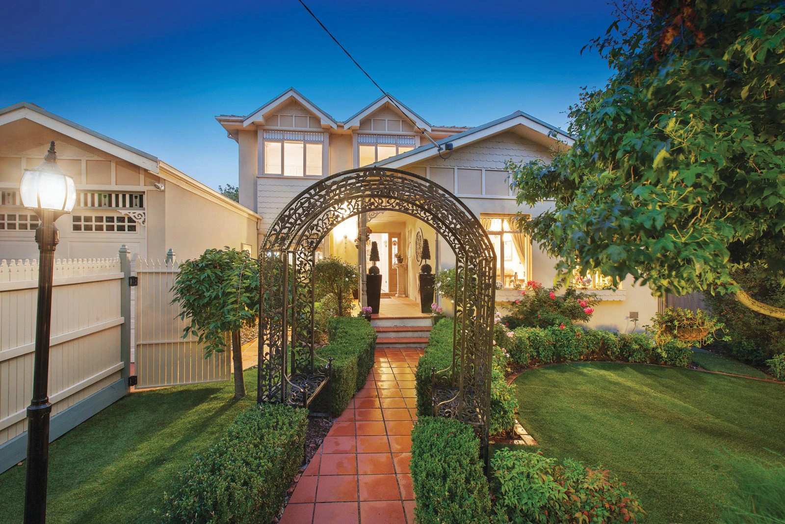 10 Walerna Road, Glen Iris, VIC