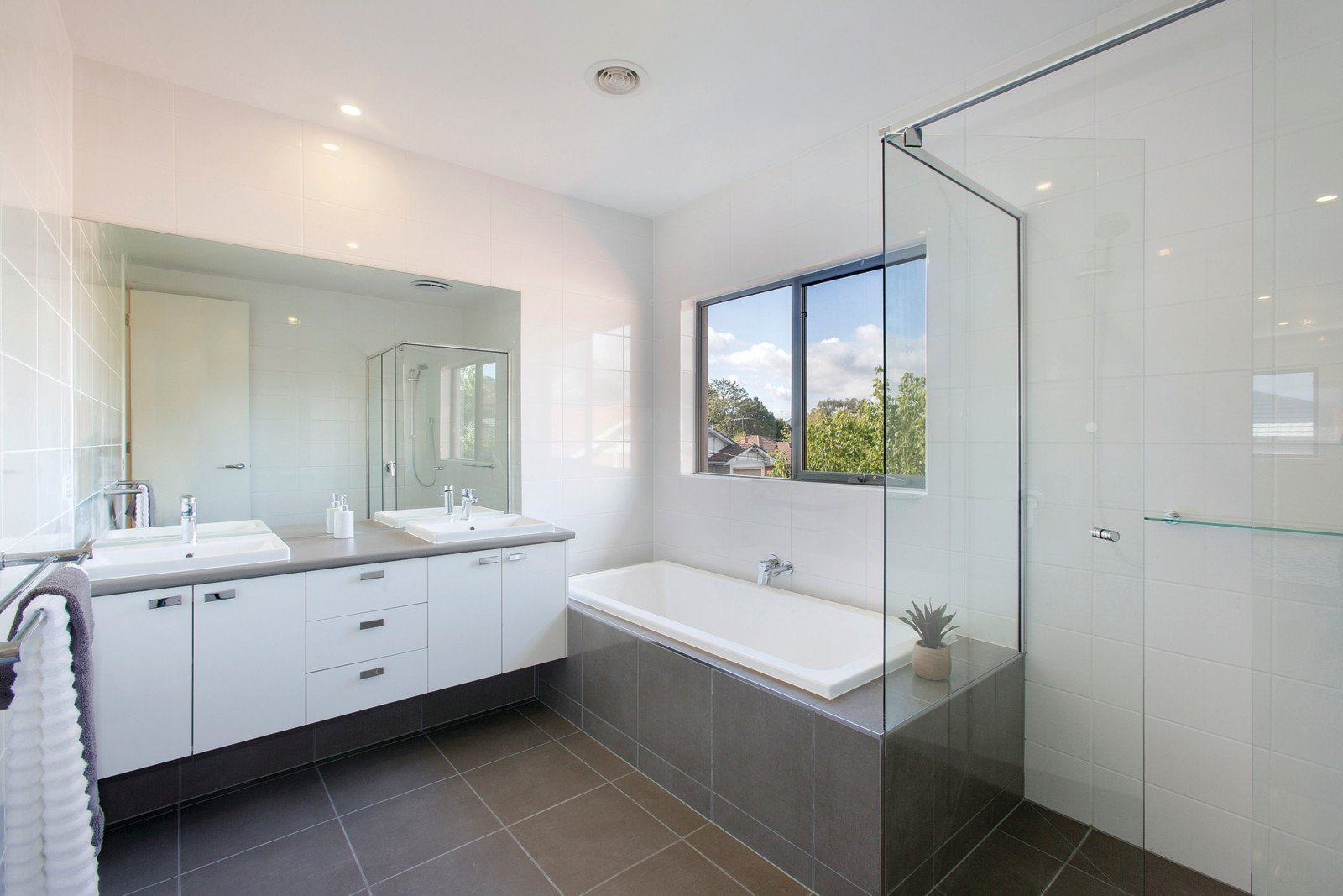 2a Everton Grove, Surrey Hills - Thumbnail 3