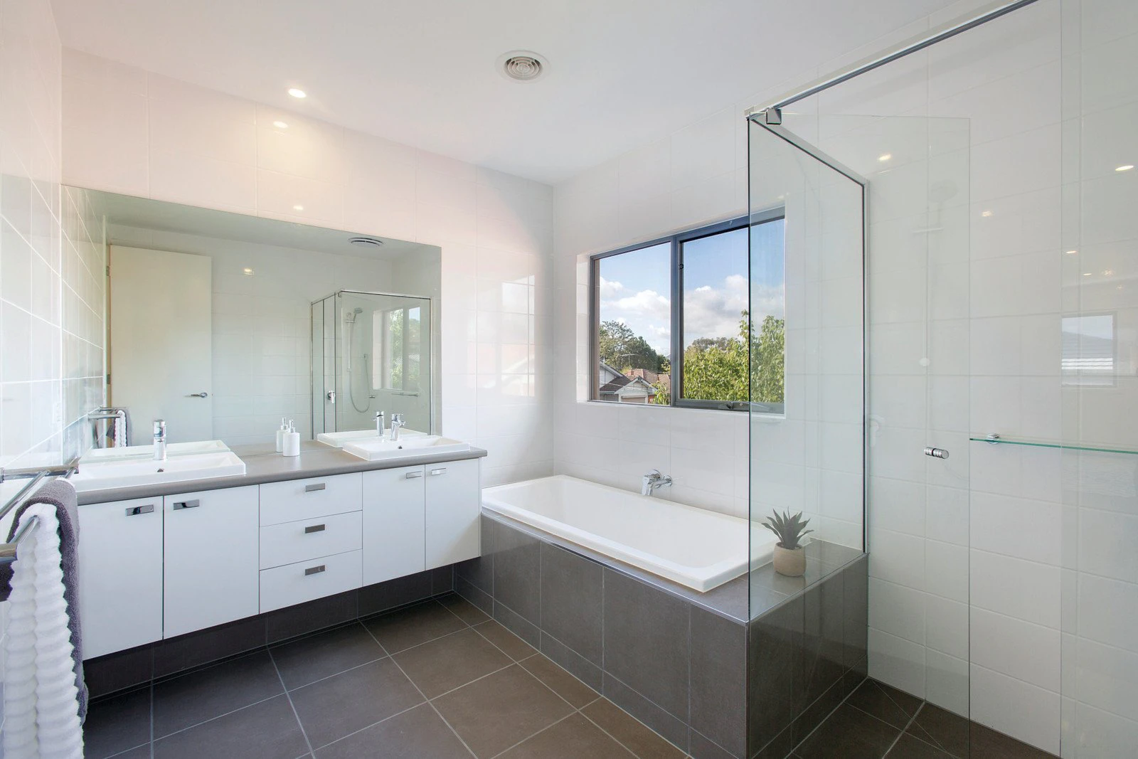 2a Everton Grove, Surrey Hills, VIC